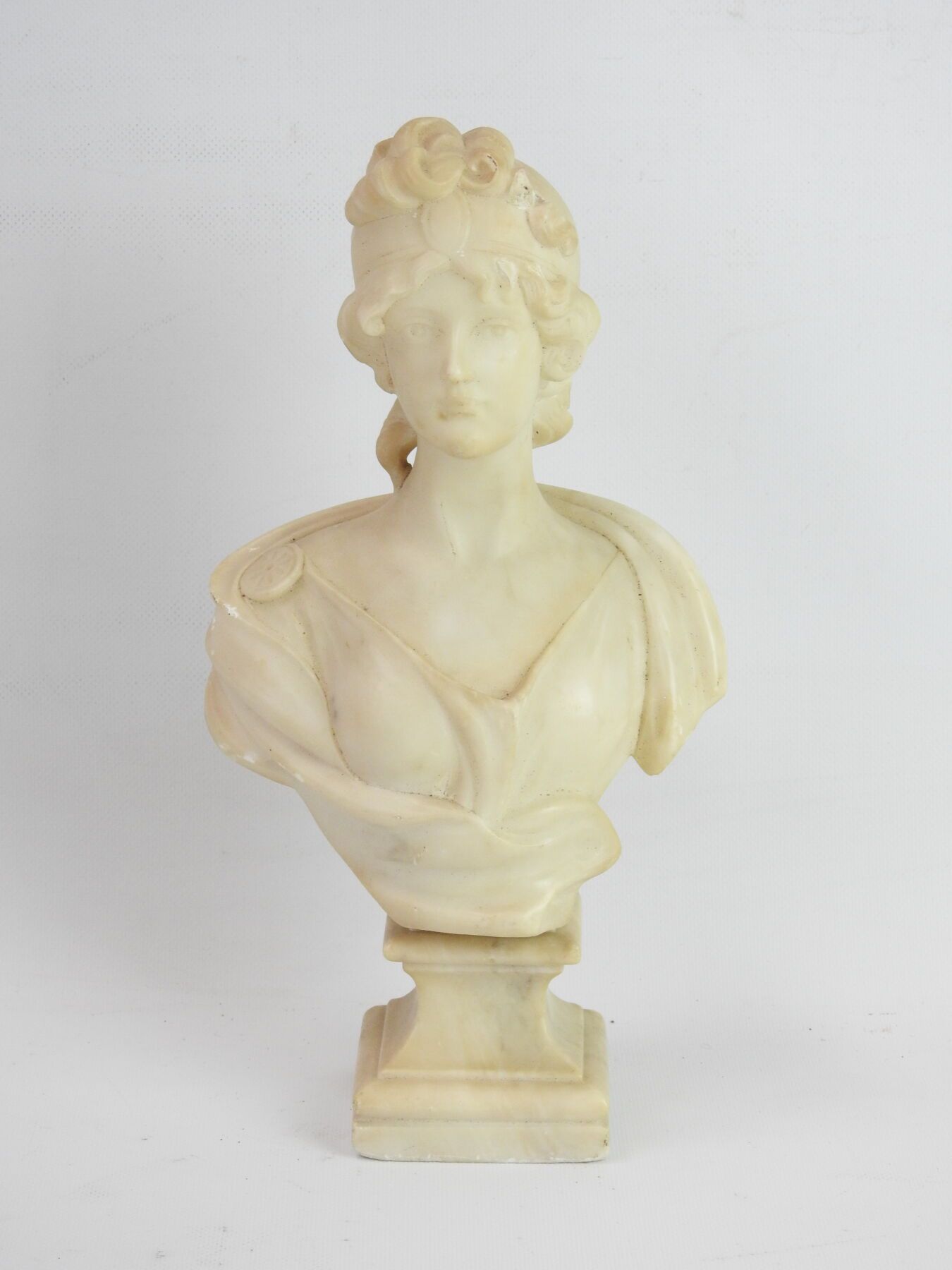 Null Adolfo CIPRIANI (actif 1880-1930) : Buste de femme vétue à l'antique. Sculp&hellip;