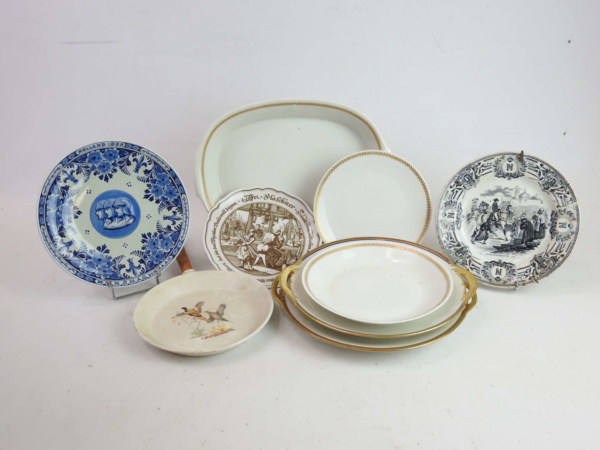 Null LOT of earthenware and porcelain including dishes and plates. Wear and defe&hellip;