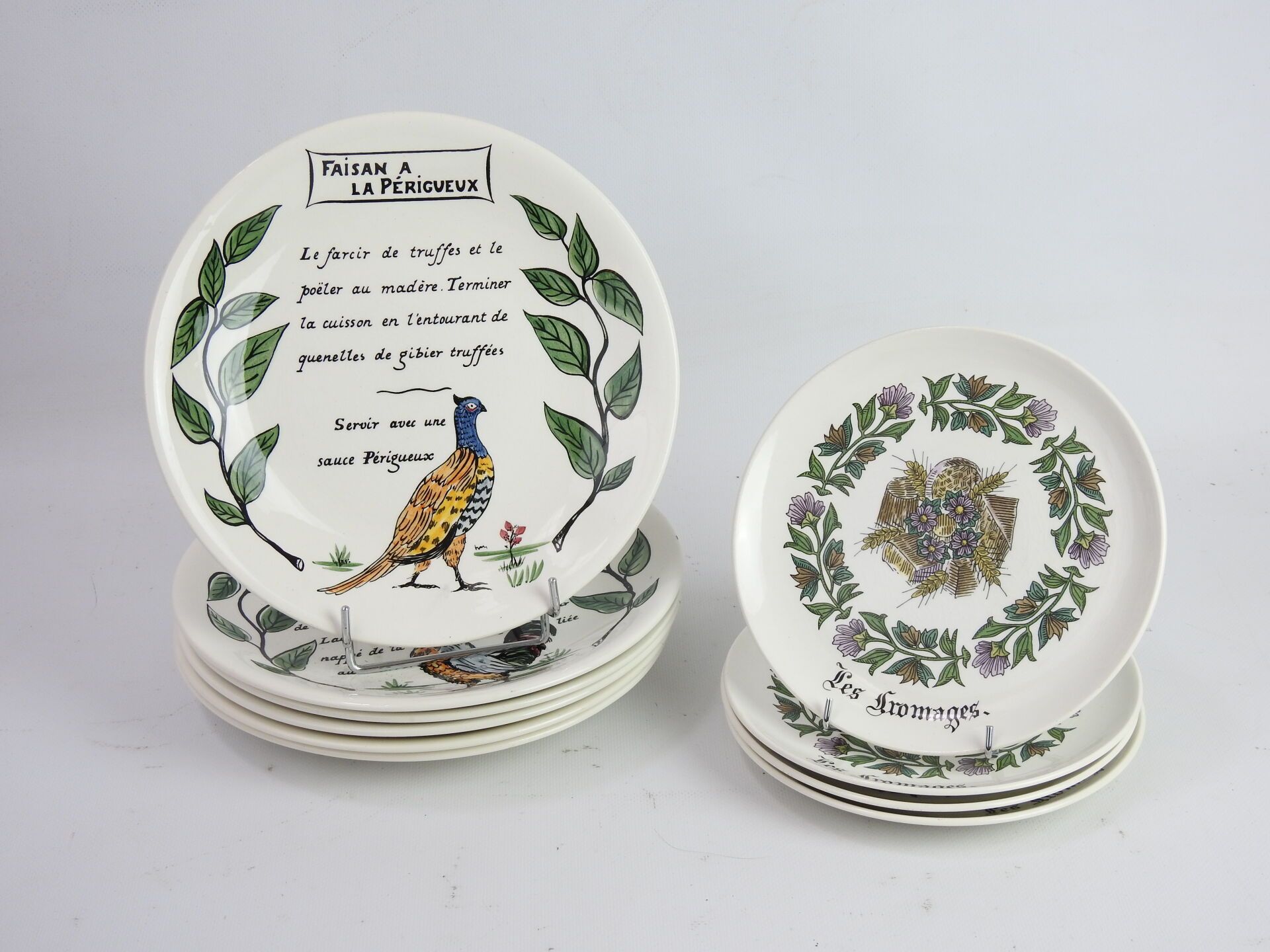 Null GIEN: Six earthenware hunting plates decorated with game recipes. Diam. 23.&hellip;