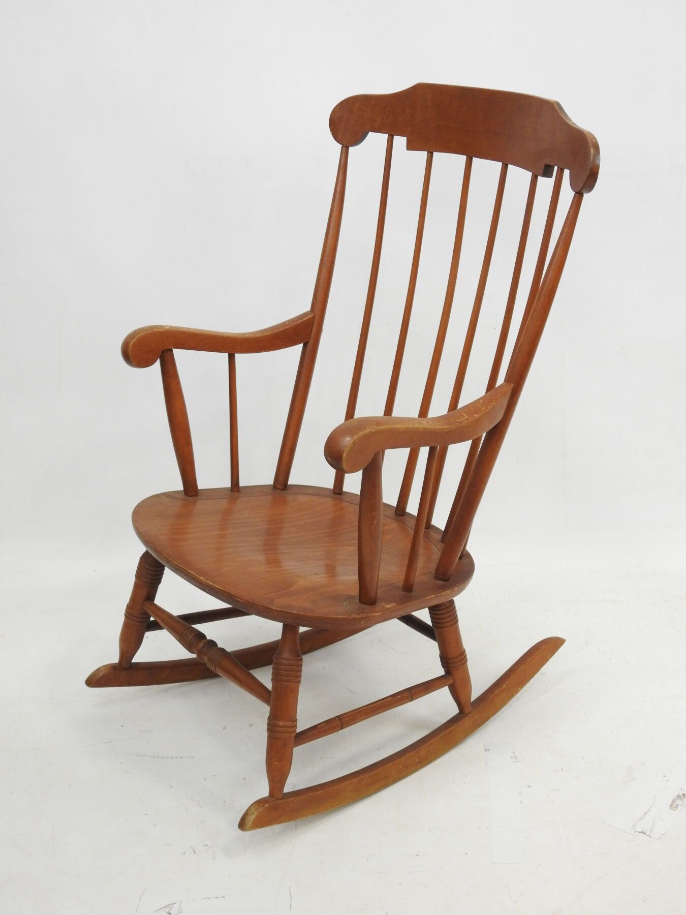 Null STOL: Sedia a dondolo in legno naturale. Circa 1950, 102 x 62 x 75 cm. Usur&hellip;