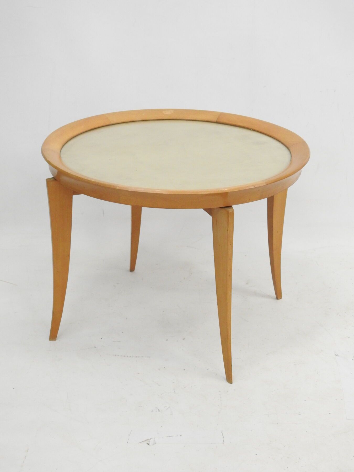 Null 榉木矮桌，玻璃桌面。Art-Deco时期，51 x 67厘米。磨损和撕裂