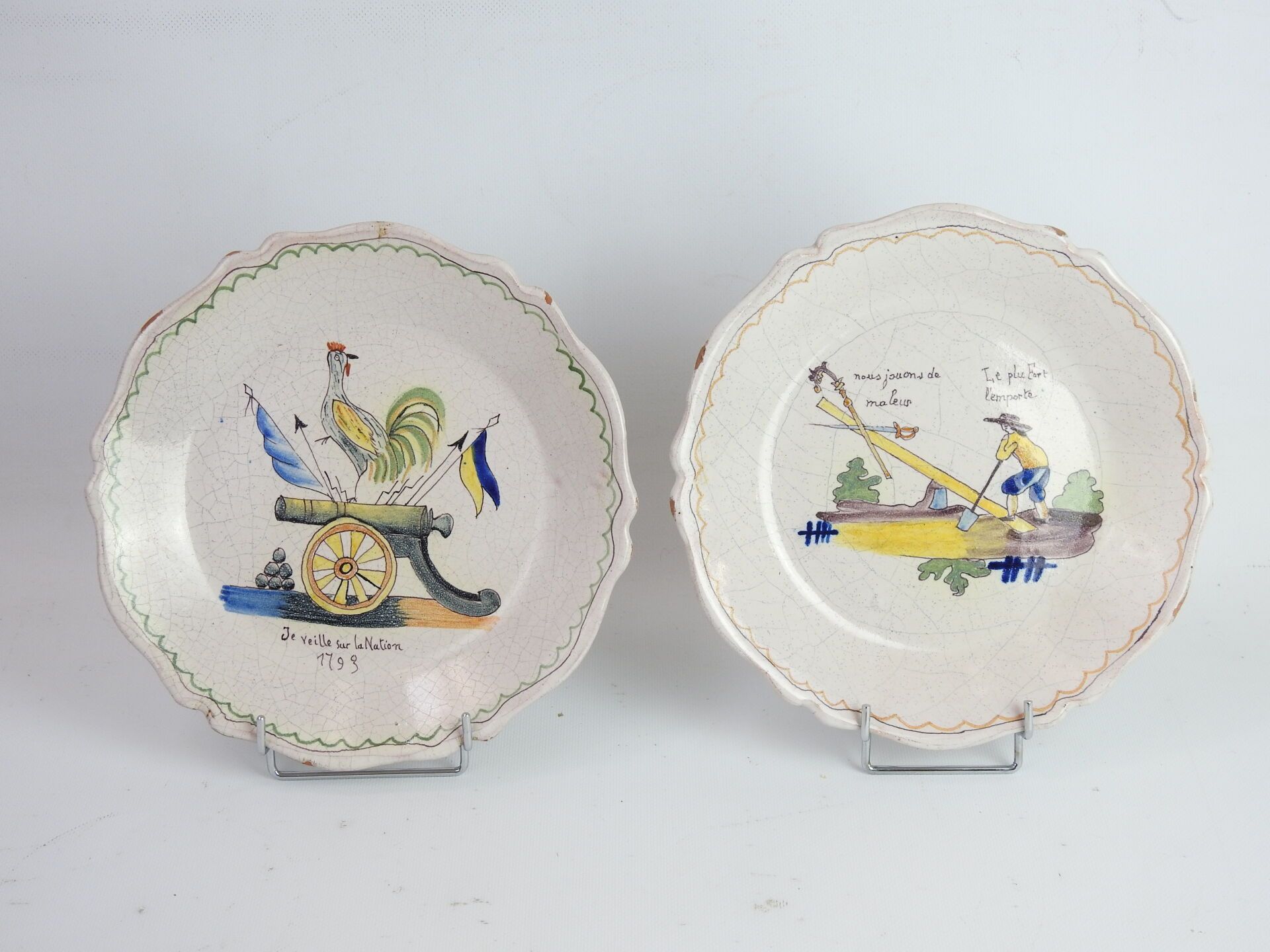 Null NEVERS : Pair of earthenware plates with revolutionary polychrome decoratio&hellip;