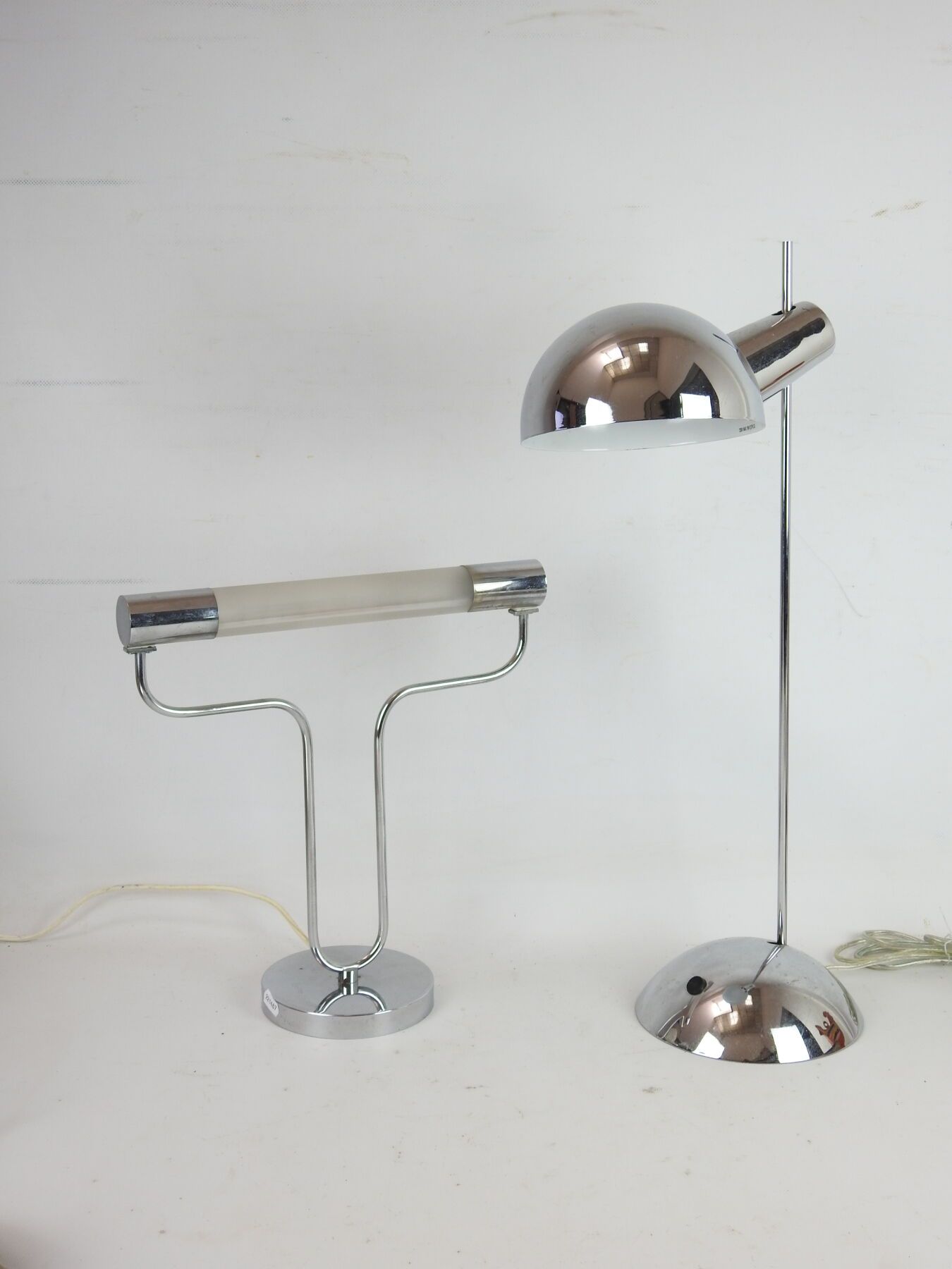 Null TWO LAMP OF DESKTOP in chromed metal in the taste of Bauhaus. H. 36 and 62 &hellip;