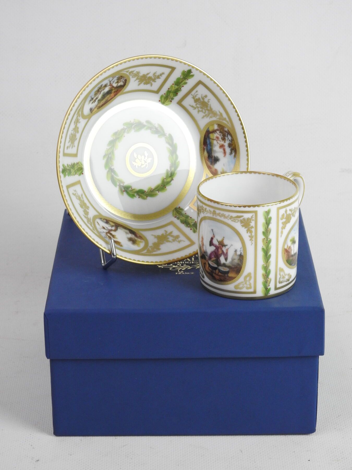 Null 原利摩日皇家制造厂：瓷杯和碟子模型 "Le timbalier Chinois"。 有盒子。