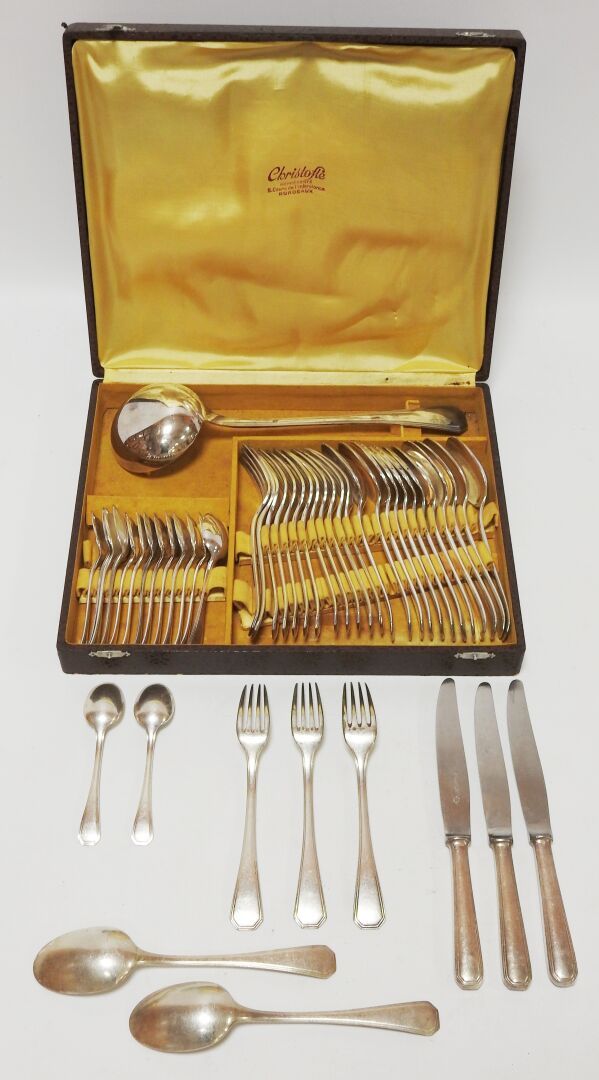 Null CHRISTOFLE

Silver-plated metal "America" model set including: twelve large&hellip;