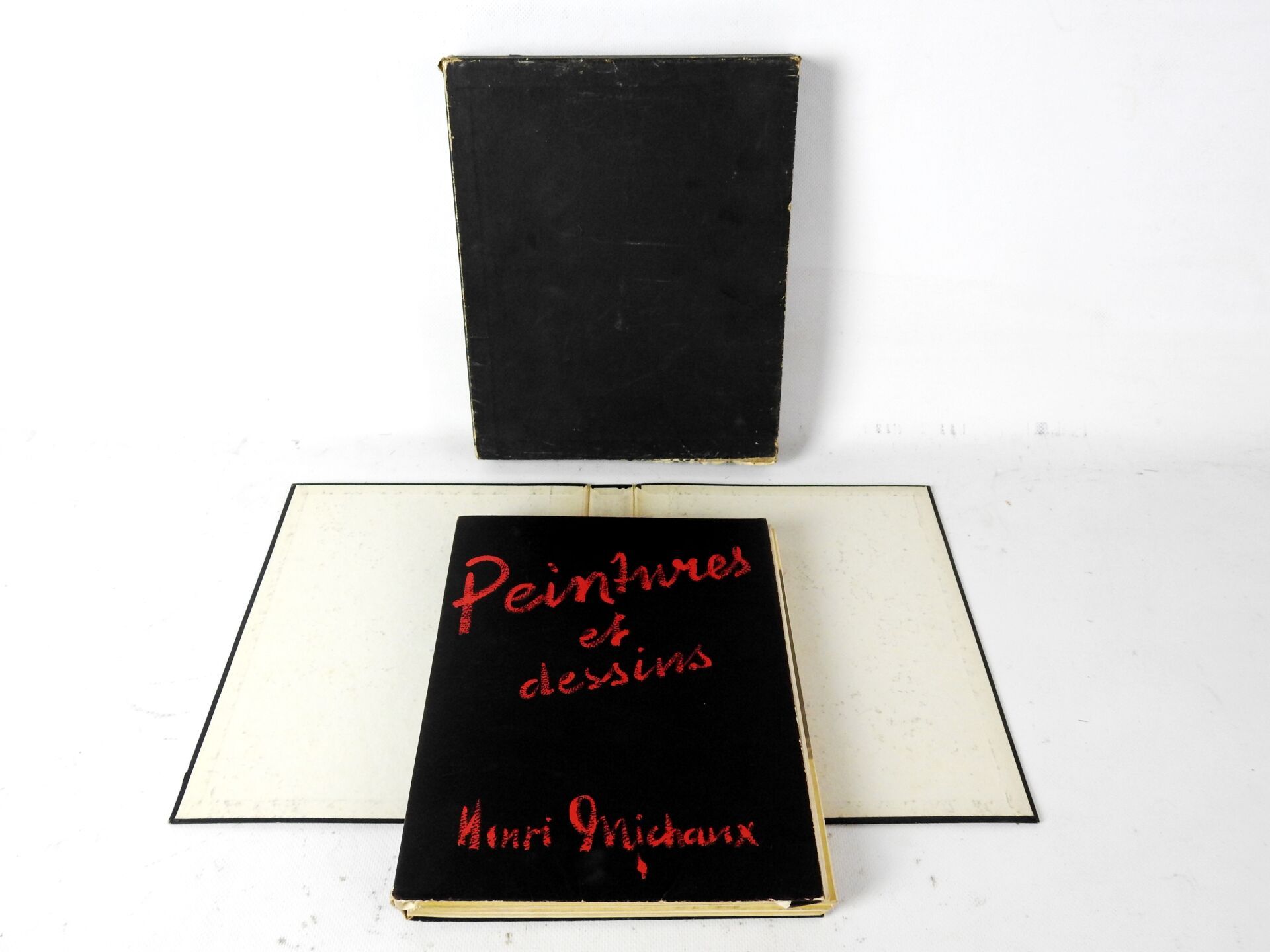 Null 米肖(亨利)：画作和素描。巴黎，Éditions du Point du Jour, 1946。8英寸平装书，装在折叠的文件夹和出版商的滑套中。附有前&hellip;