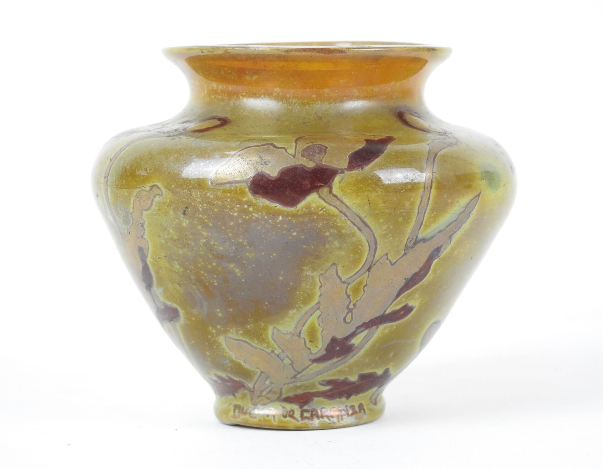 Null 
Amédée de CARANZA (1840-1912): Vase en verre irisé à décor d'iris. Signé d&hellip;