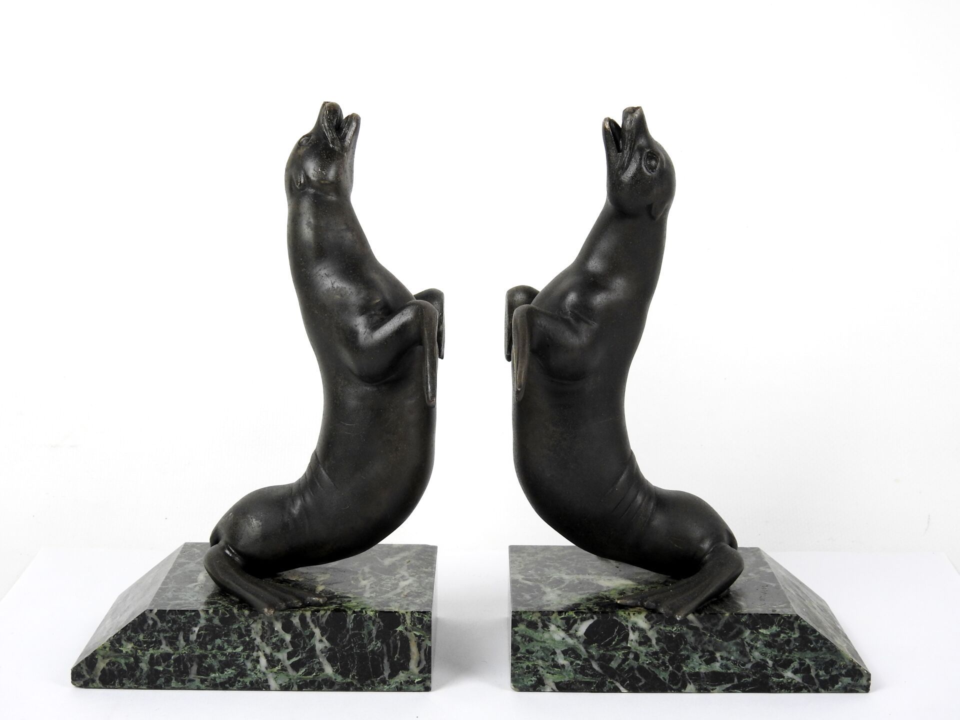 Null Louis-Albert CARVIN (1875-1951)

The sea lions.

Pair of bookends in black &hellip;