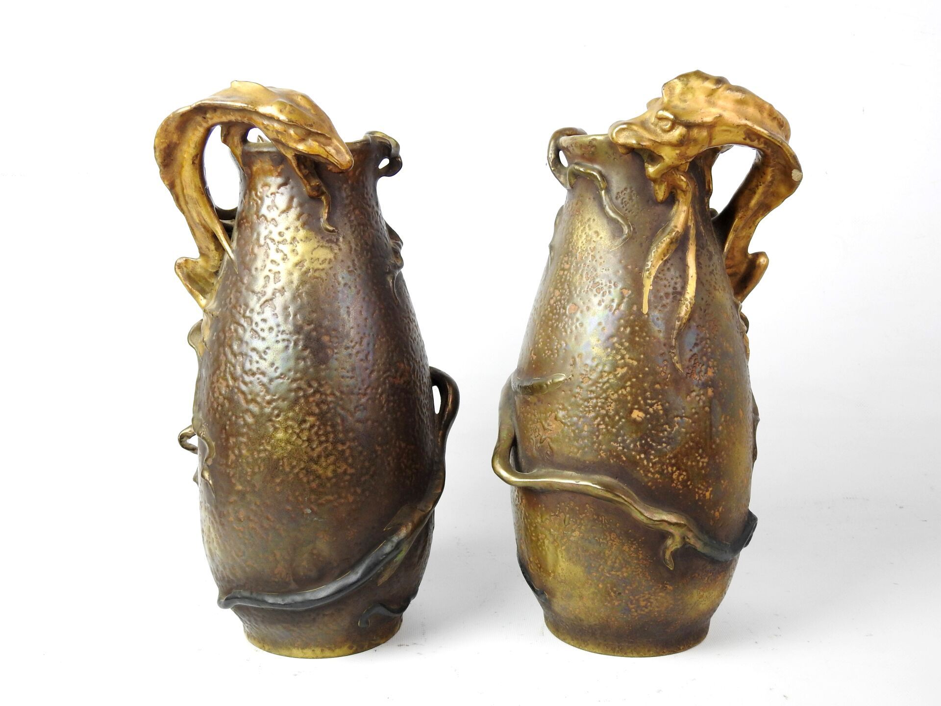 Null 归属于爱德华-斯泰尔马赫（Eduard STELLMACHER）(1868 - 1945)的Amphora。

一对罕见的绿色、金色和赭褐色釉面陶瓷花&hellip;
