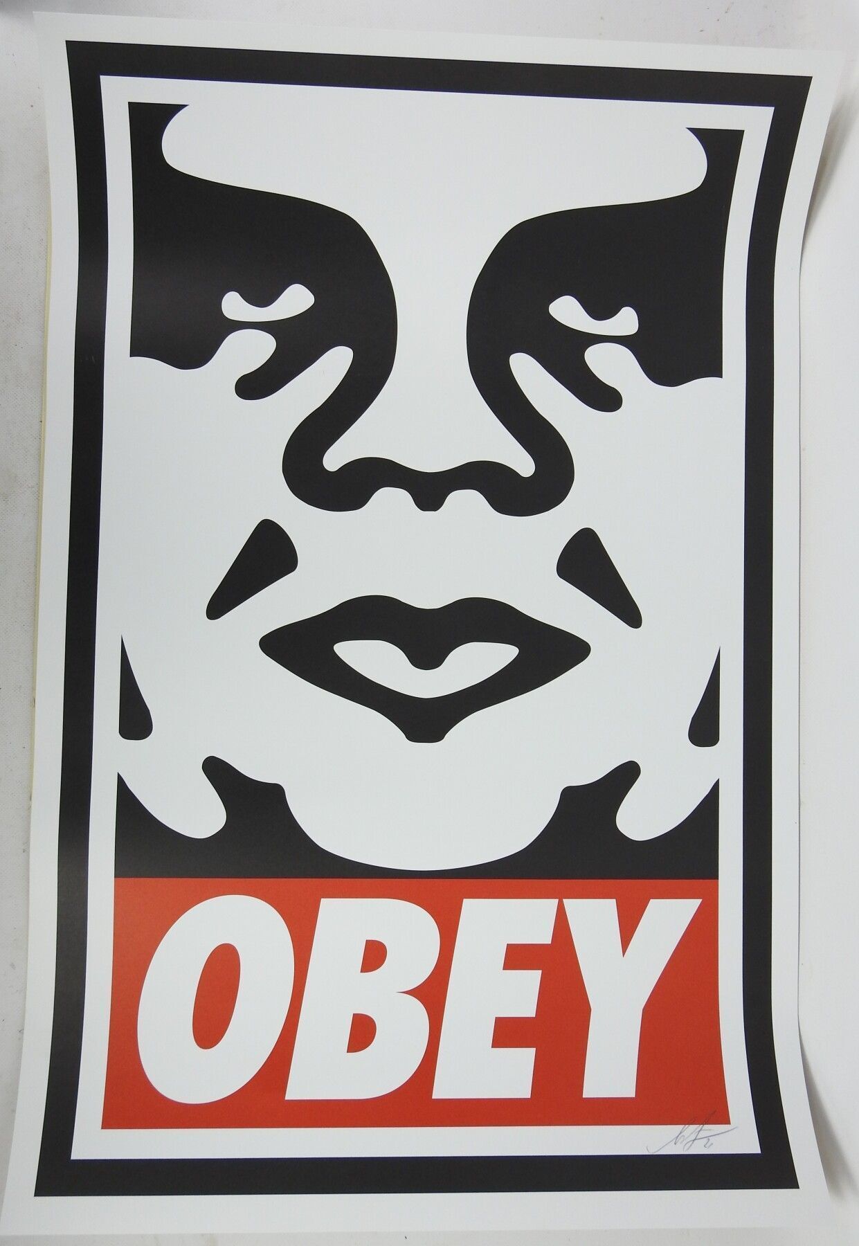 Null Shepard FAIREY (1970) : Obey icon. Sérigraphie en feuille. Signé en bas à d&hellip;