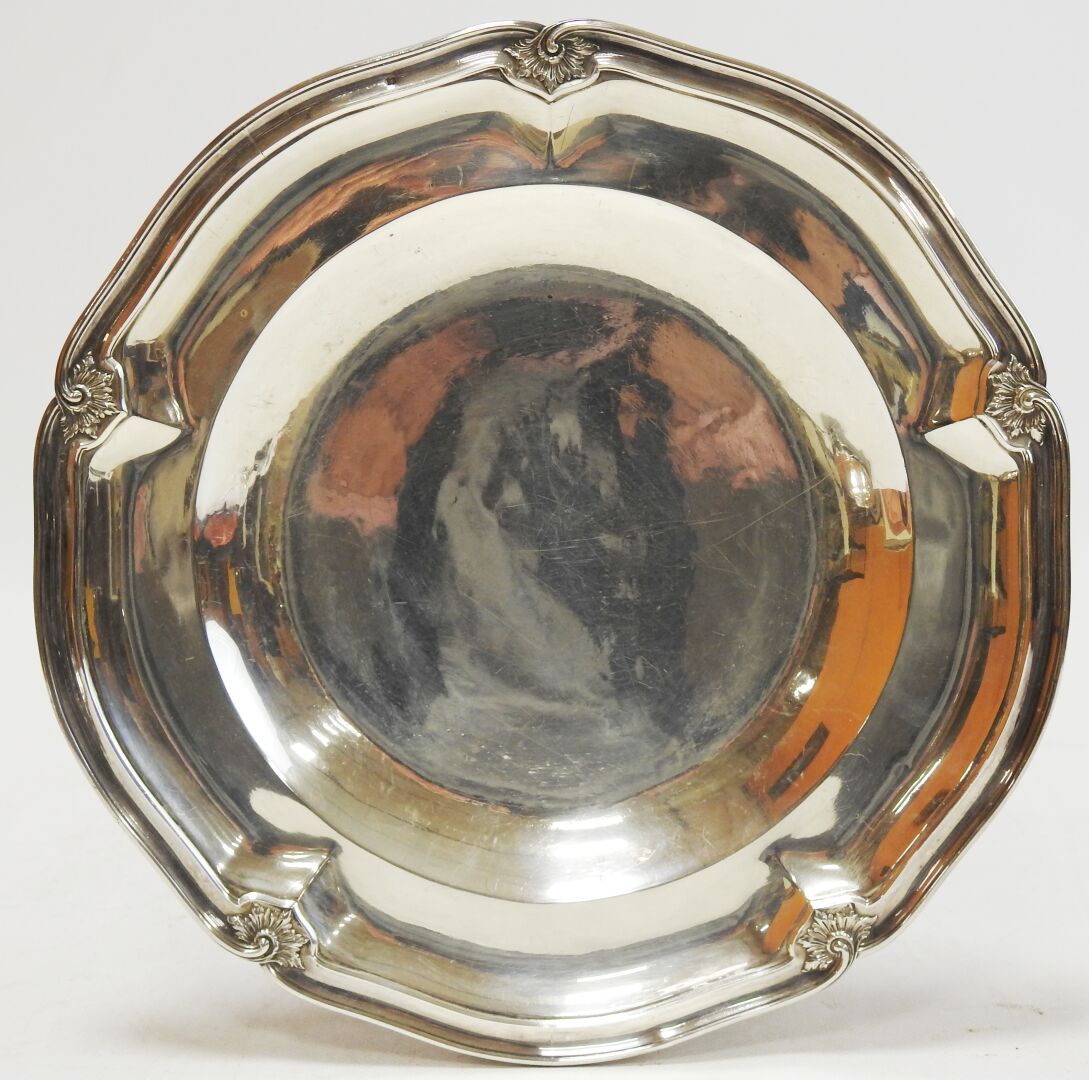 Null Kreisförmige Platte mit Laubsägearbeit und Blattwerkdekor aus Silber mit Mi&hellip;