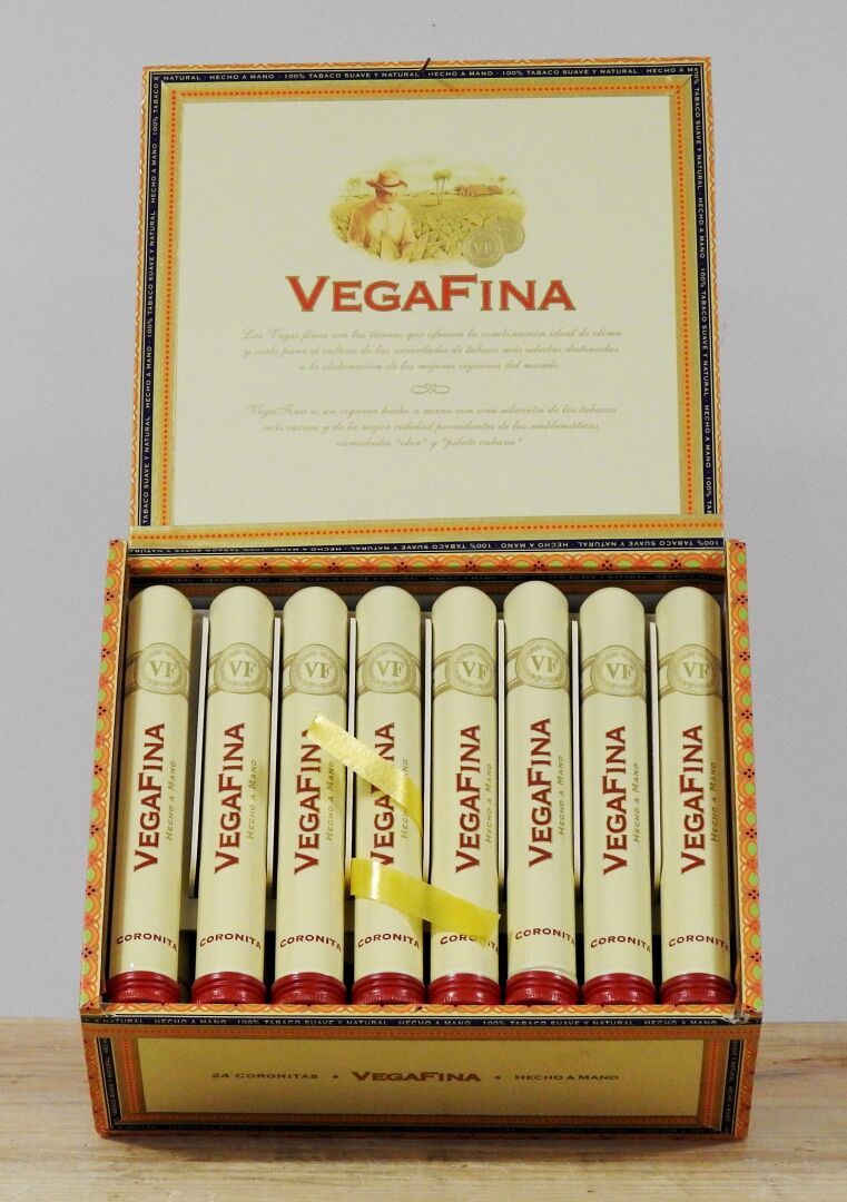 Null VegaFina
Zigarrenkiste mit 24 Coronitas im Tubo - Santo Domingo