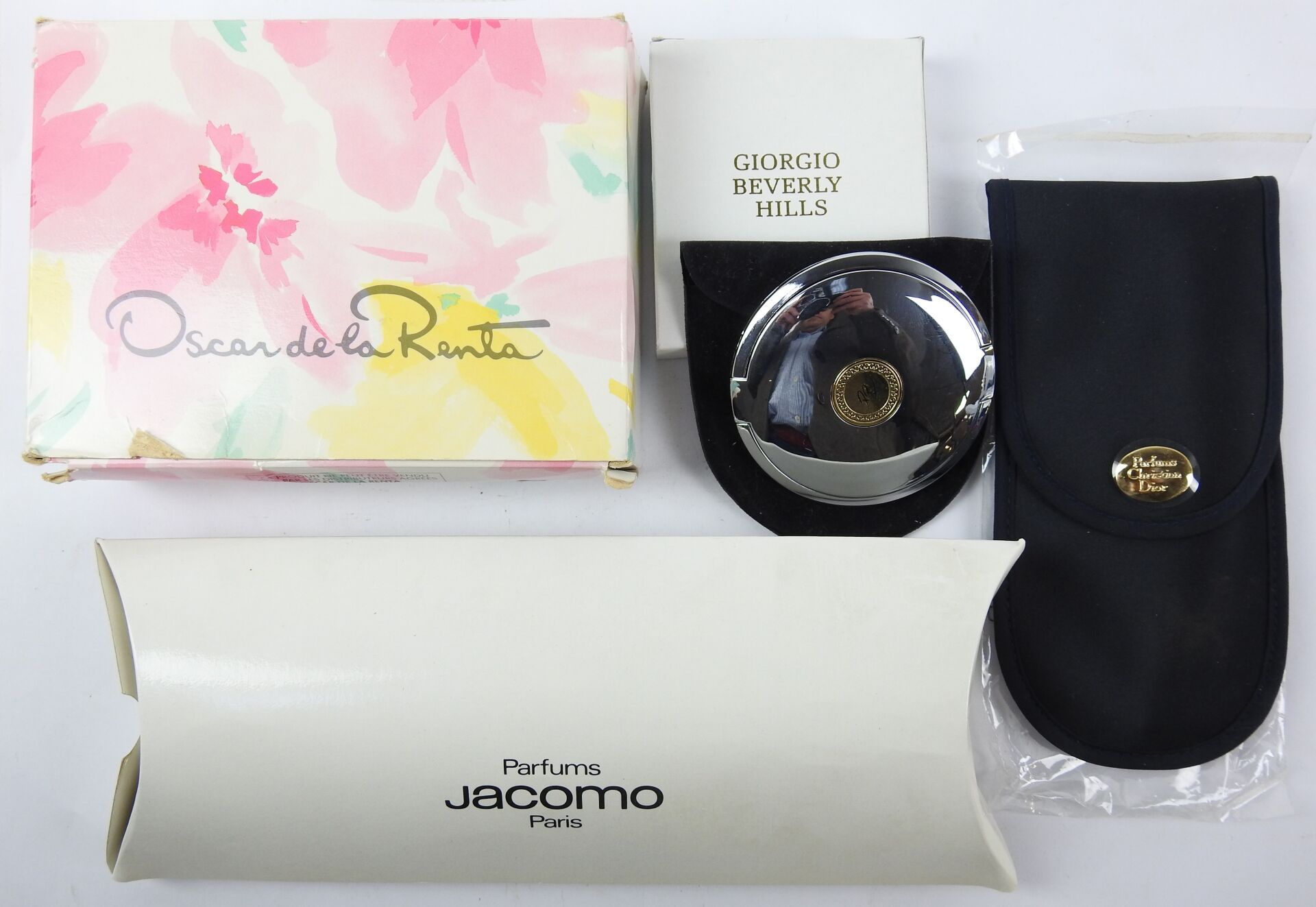 Null PARFUMERIE : Lot d'accessoires Dior, Girogio Beverly Hills, Jacomo, Oscar d&hellip;