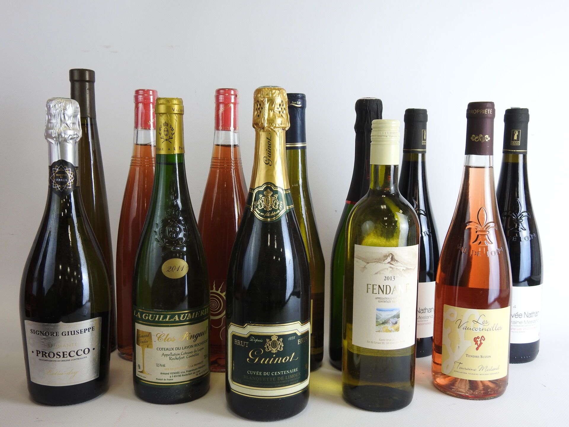 Null 12 bouteilles vins divers dont pétillant, Prosecco, rosé demi sec, Guinot, &hellip;