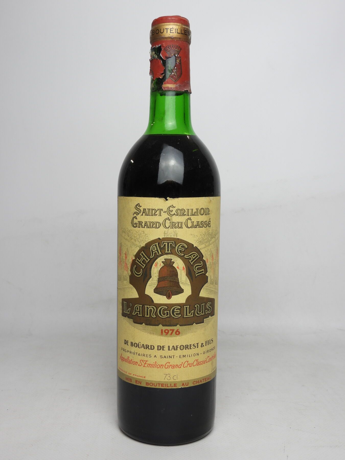Null 1 bouteille Château L'Angélus Saint-Emilion Grand Cru classé. 1976. Usures &hellip;