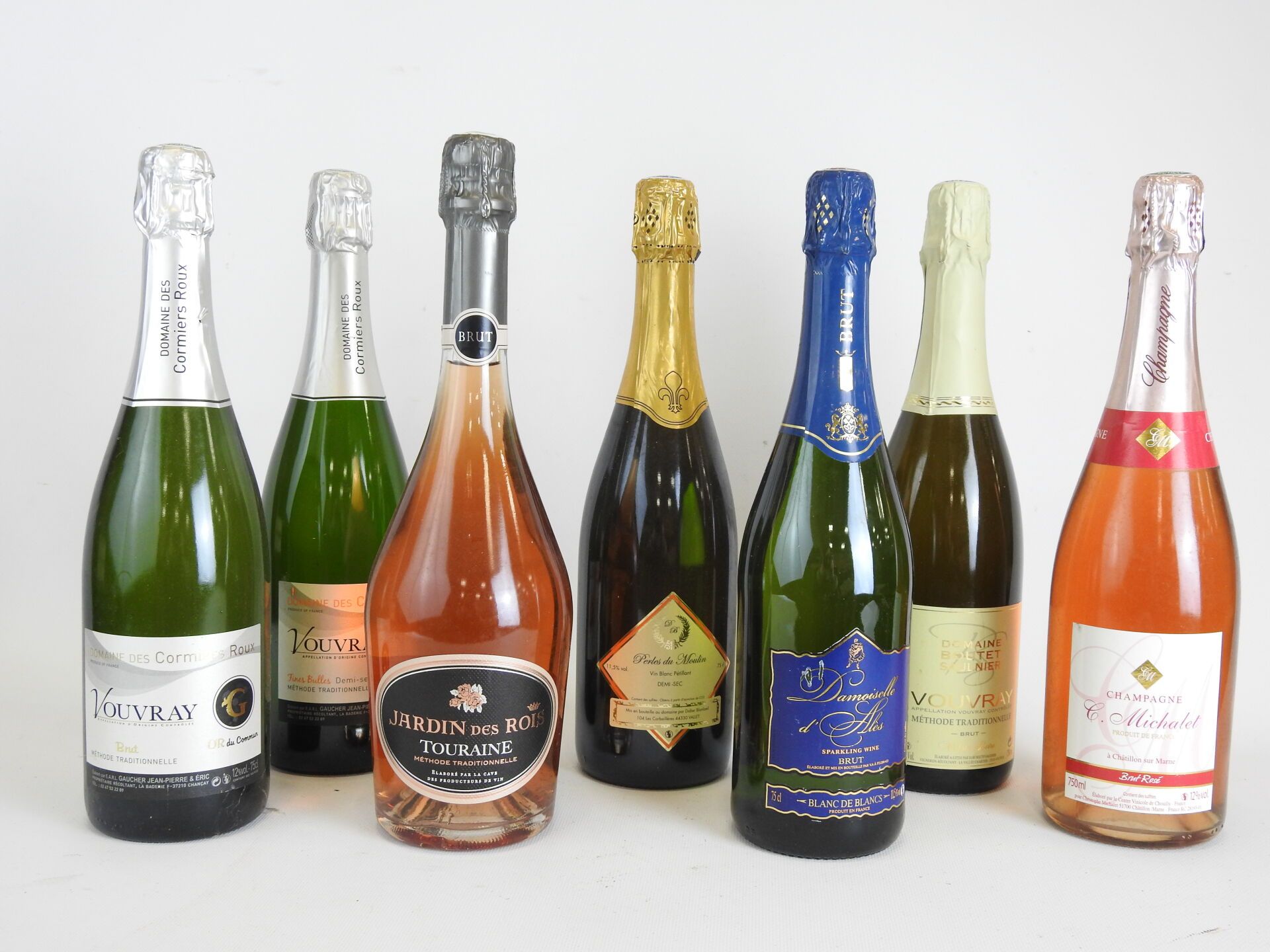 Null 7 bouteilles vins pétillants et divers dont Champagne Michalet rosé, Vouvra&hellip;