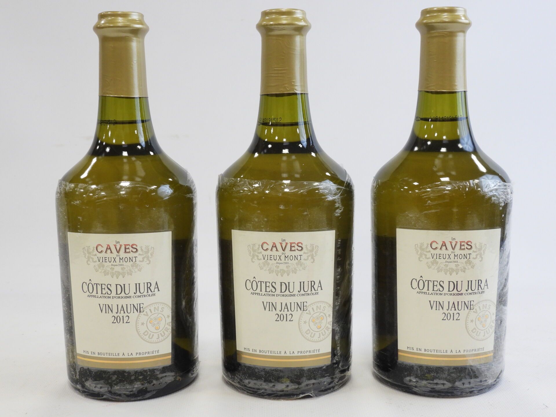 Null 3 bouteilles vin jaune Cave du Vieux Mont 2012.