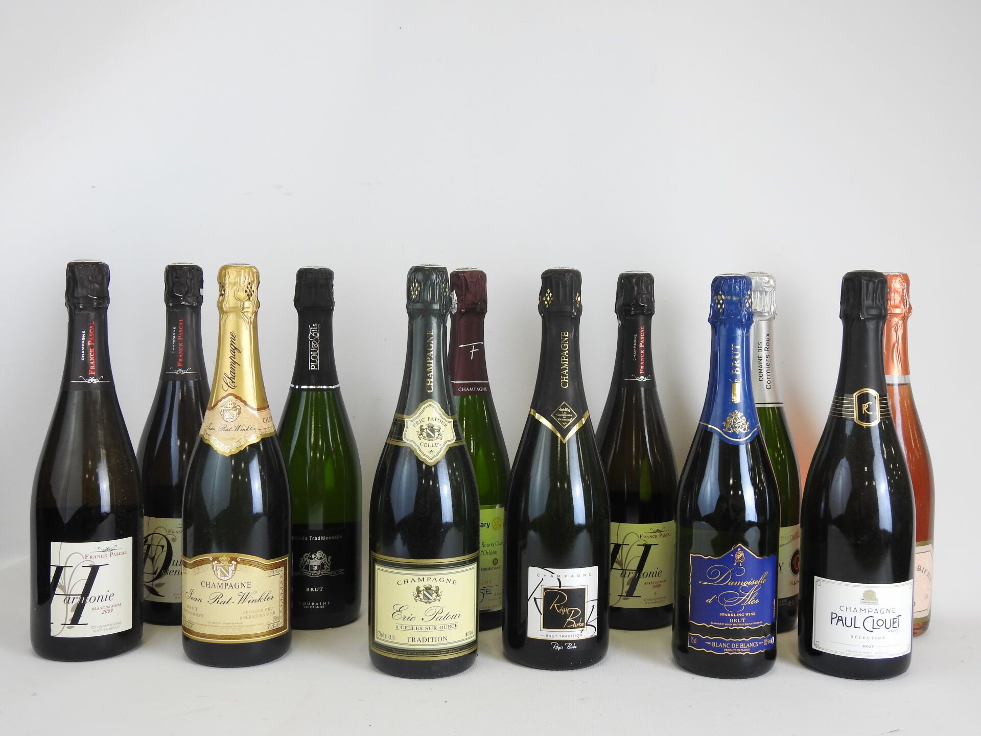 Null 12 bouteilles champagne et vin mousseux ou pétillant dont Champagne Régis B&hellip;