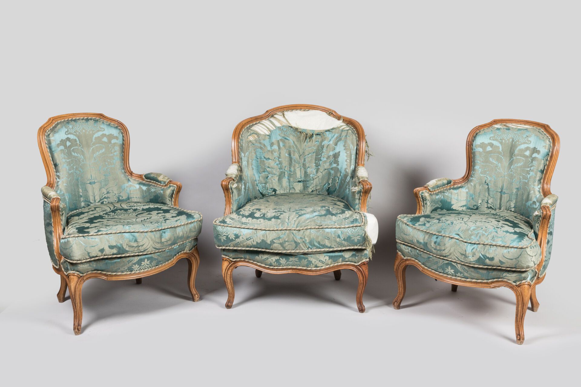 Null Pair of shepherds' chairs and a small marquise in molded natural wood, whip&hellip;