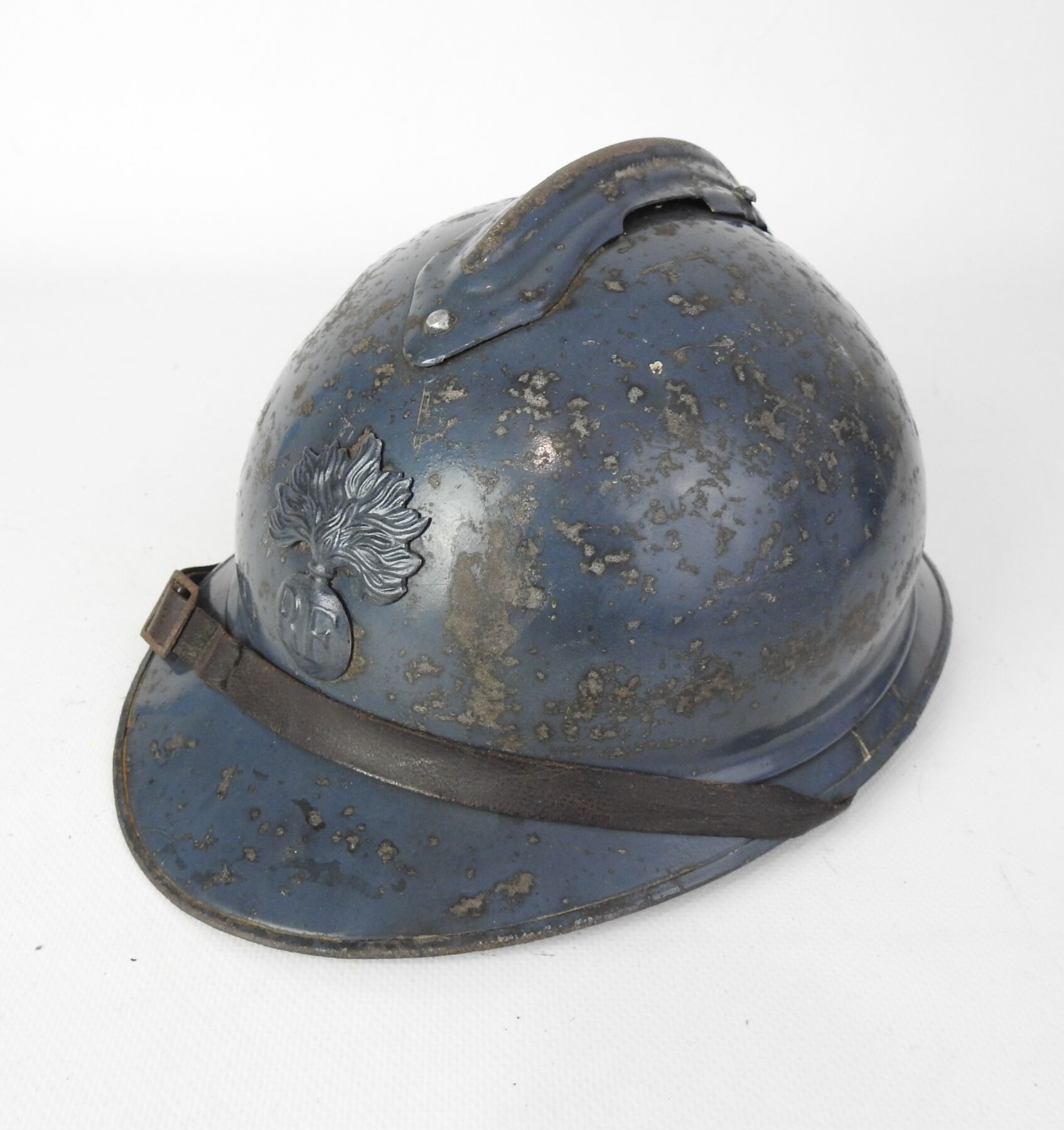 Null 步兵。1915年阿德里安头盔，钢制，出厂时涂有明亮的地平线蓝色，武器的正面标志，第一种类型的黑色皮革内帽，原始的下巴带铆接，炸弹没有被炸毁也没有变形，&hellip;