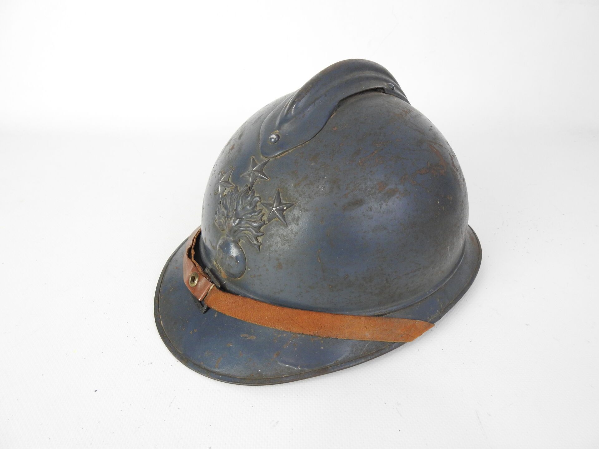 Null OFFICIER GENERAL. Casque Adrian modèle 1915 en acier peint en bleu horizon &hellip;