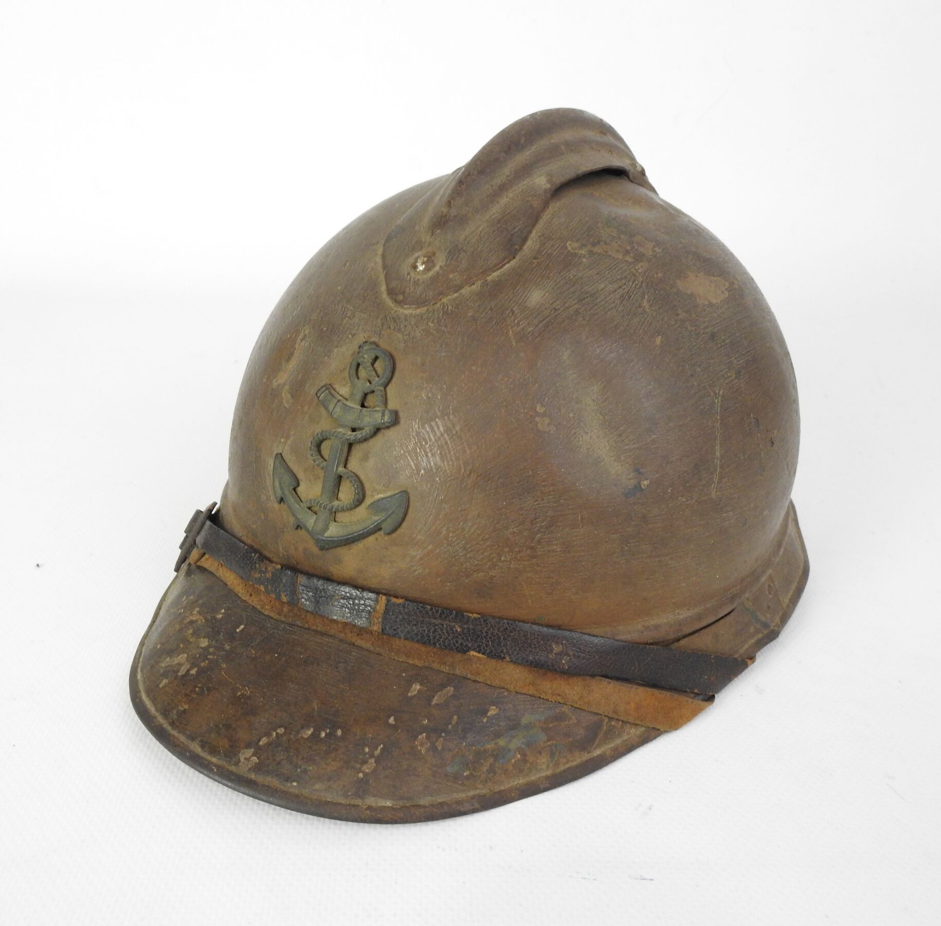 Null 海军步兵。阿德里安头盔，1915年款，钢制，涂有蓝色地平线，上面覆盖着卡其色，正面有黄铜锚线的徽章，内部有第二种类型的帽子，有4个铝制的调节器，有原产&hellip;