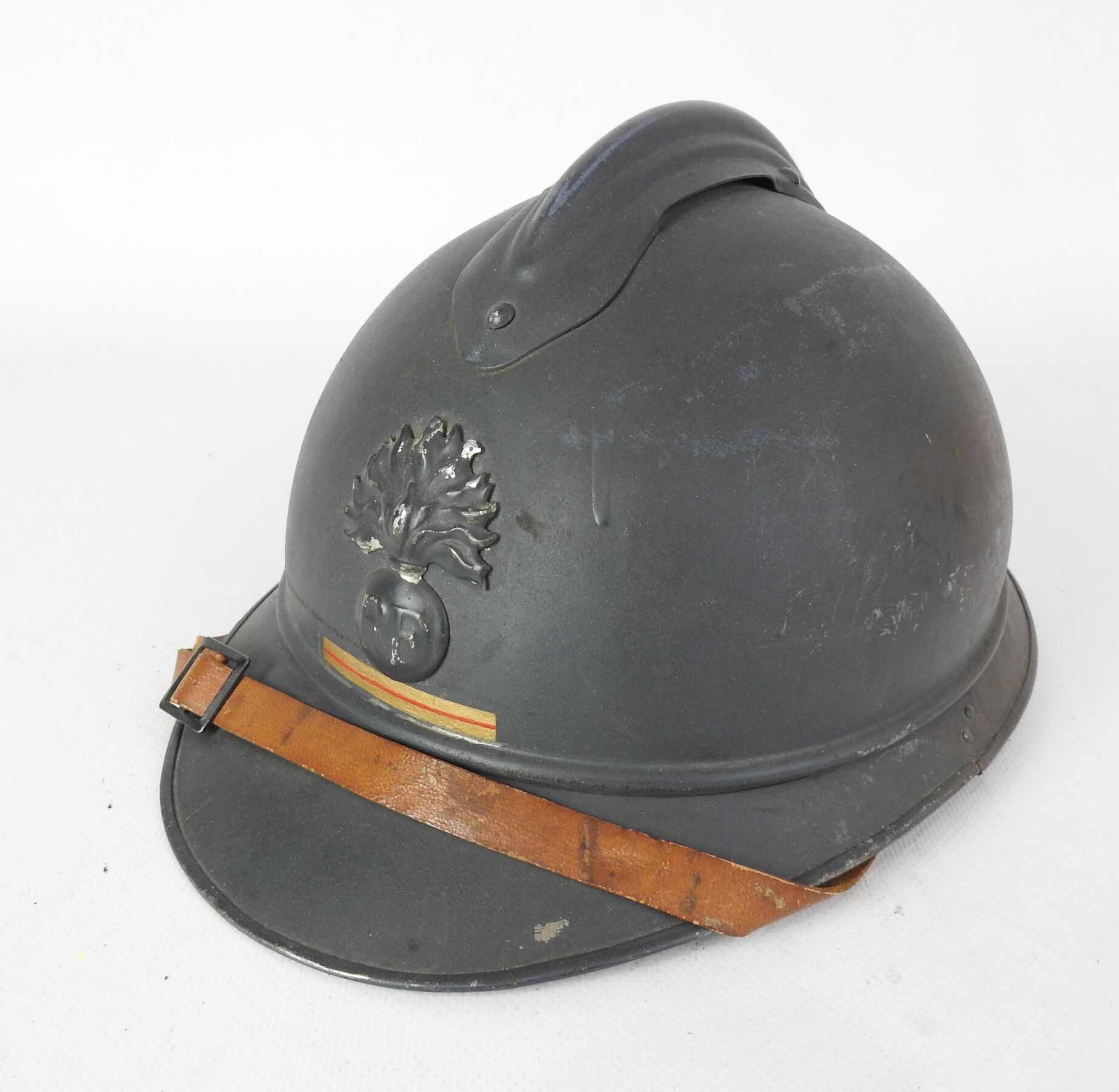 Null 步兵。阿德里安头盔，1915年的钢制头盔，涂有地平线蓝色的武器正面标志，下面是镀金的准尉军衔和红色的中线，黄褐色皮革的第二类内帽，4个铝制调整片，19&hellip;