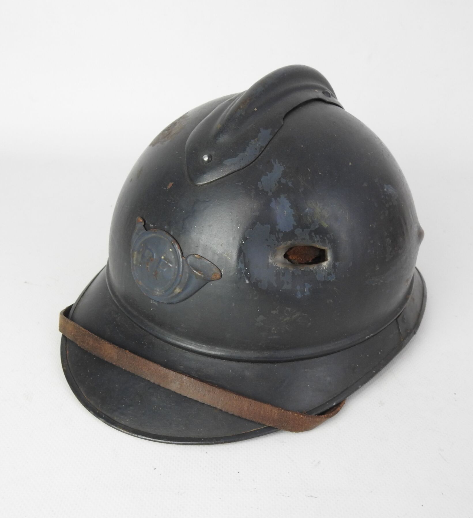 Null 狩猎者。非常漂亮的阿德里安头盔，1915年的钢质头盔，涂有地平线蓝色，重新涂有深色亚光，武器的正面徽章颜色略有不同，第二种类型的内帽为黑色皮革，4个铝&hellip;