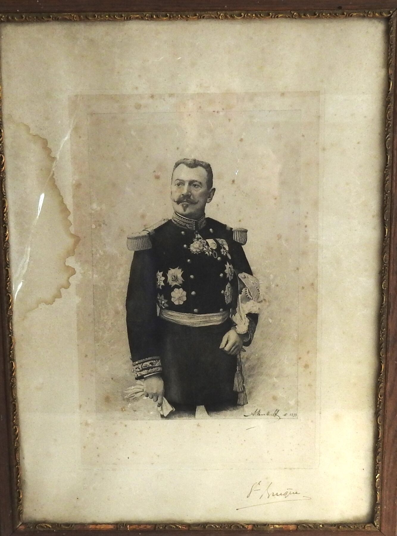 Null 纪念品。约瑟夫-布鲁克尔将军的肖像，黑白雕版画表现了布鲁克尔将军在1899年的盛装，当时的巴黎总督，签名为A.雷诺，1899年，在空白处有将军的会签，&hellip;