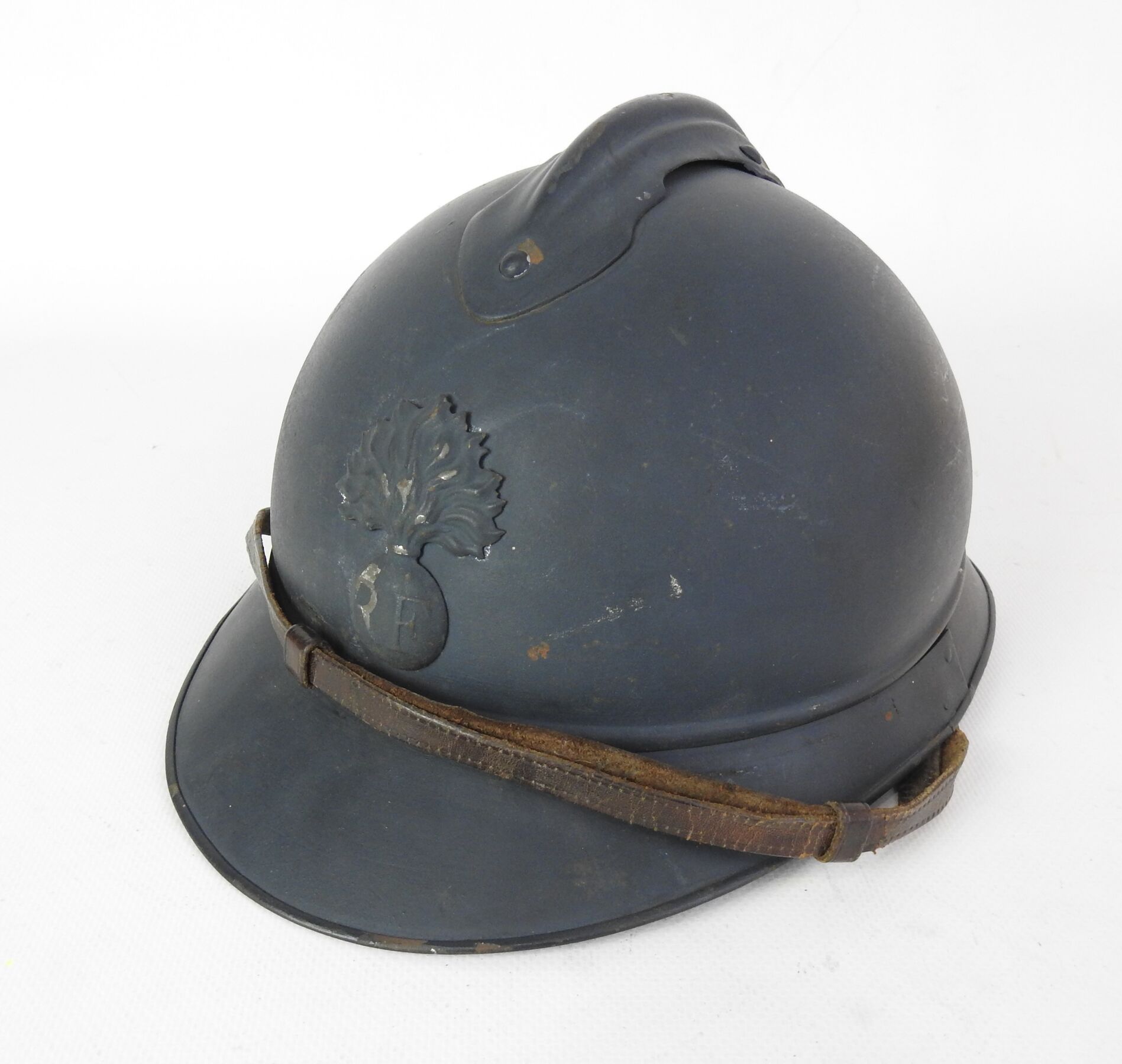 Null 步兵。1915年阿德里安钢盔，蓝色地平线，武器的正面标志，第一种类型的黑色皮革内帽，2个铝制调整片，不寻常的棕色皮革缝制的花式下巴，模仿Kepi的模型&hellip;