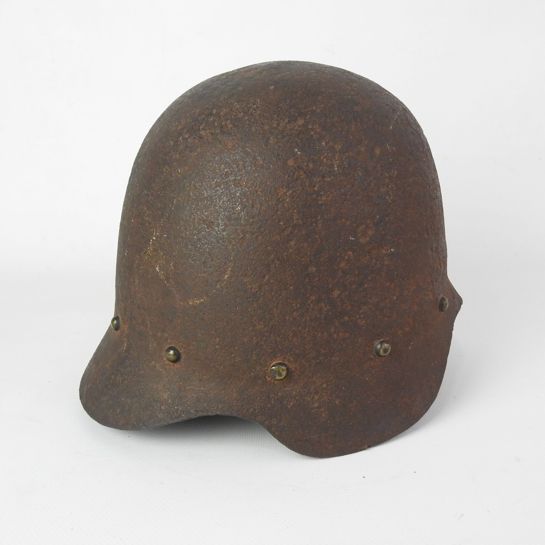 Null GENIE。1836型 "锅盖 "头盔，由铸钢板制成，内衬12颗铜质圆头钉，内部用铁质反铆钉铆接，无内饰。ABE（氧化）头盔在1915年作为战壕观察者&hellip;