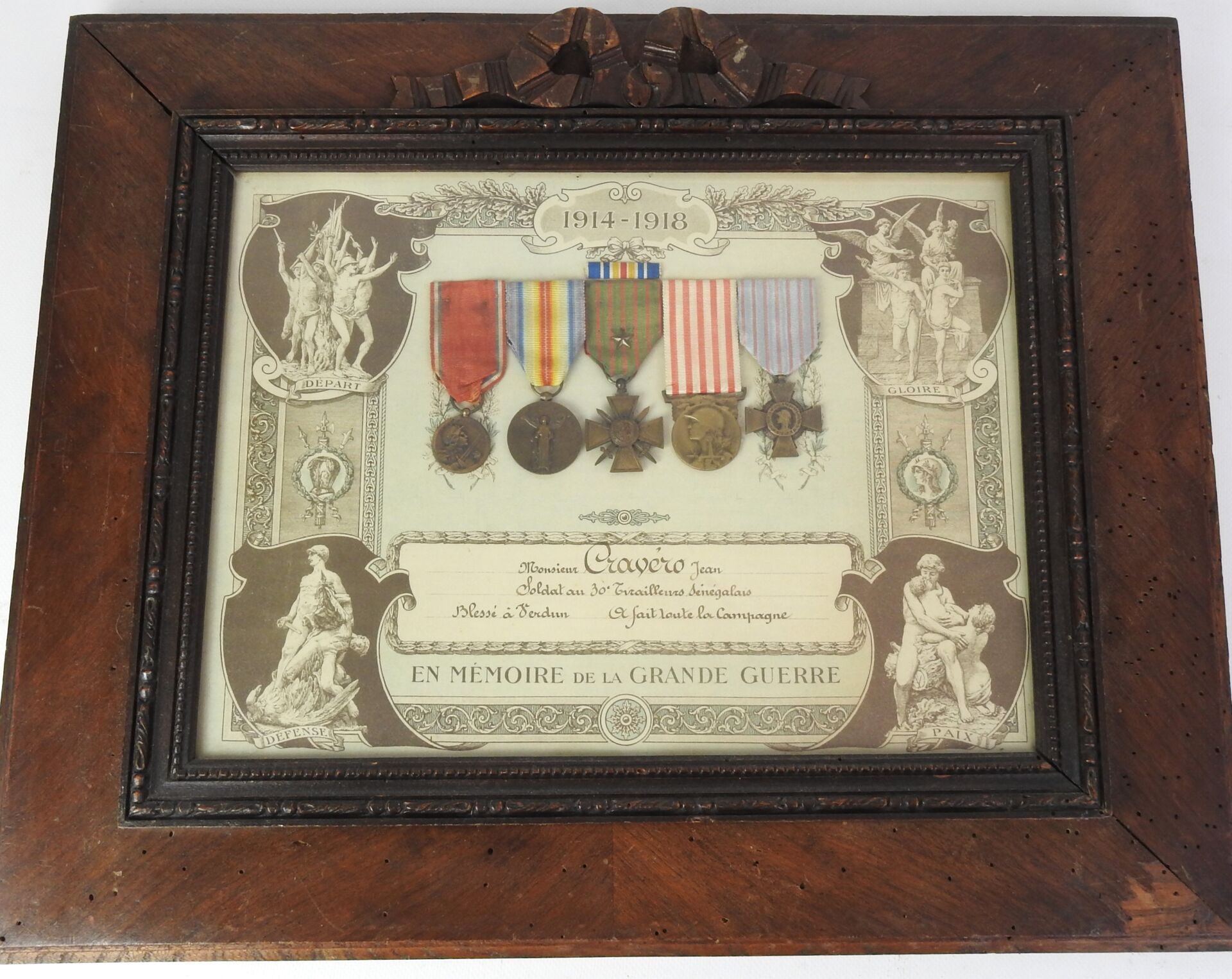 Null 奖章。装有塞内加尔第30步兵队的Jean CRAVERO的勋章的框架，他在凡尔登受伤，凡尔登勋章，联名勋章，战争十字勋章，14-18纪念勋章，老兵十字&hellip;