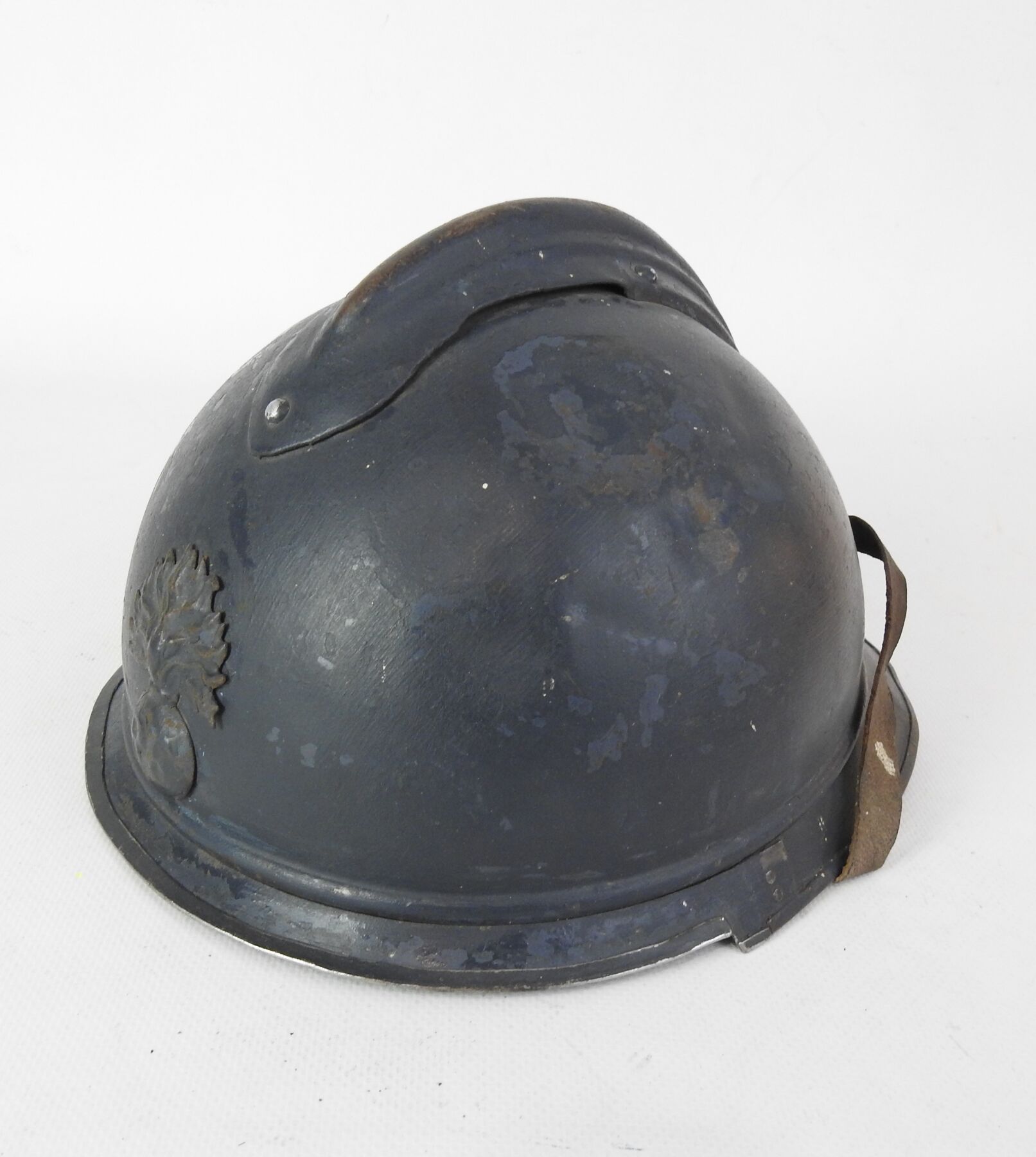 Null 特种炮兵（作战坦克）。阿德里安头盔模型1915年在钢上涂成蓝色地平线，然后用刷子重新涂成深色亚光，正面有步兵的徽章，面罩根据特种炮兵的使用情况用手取下&hellip;