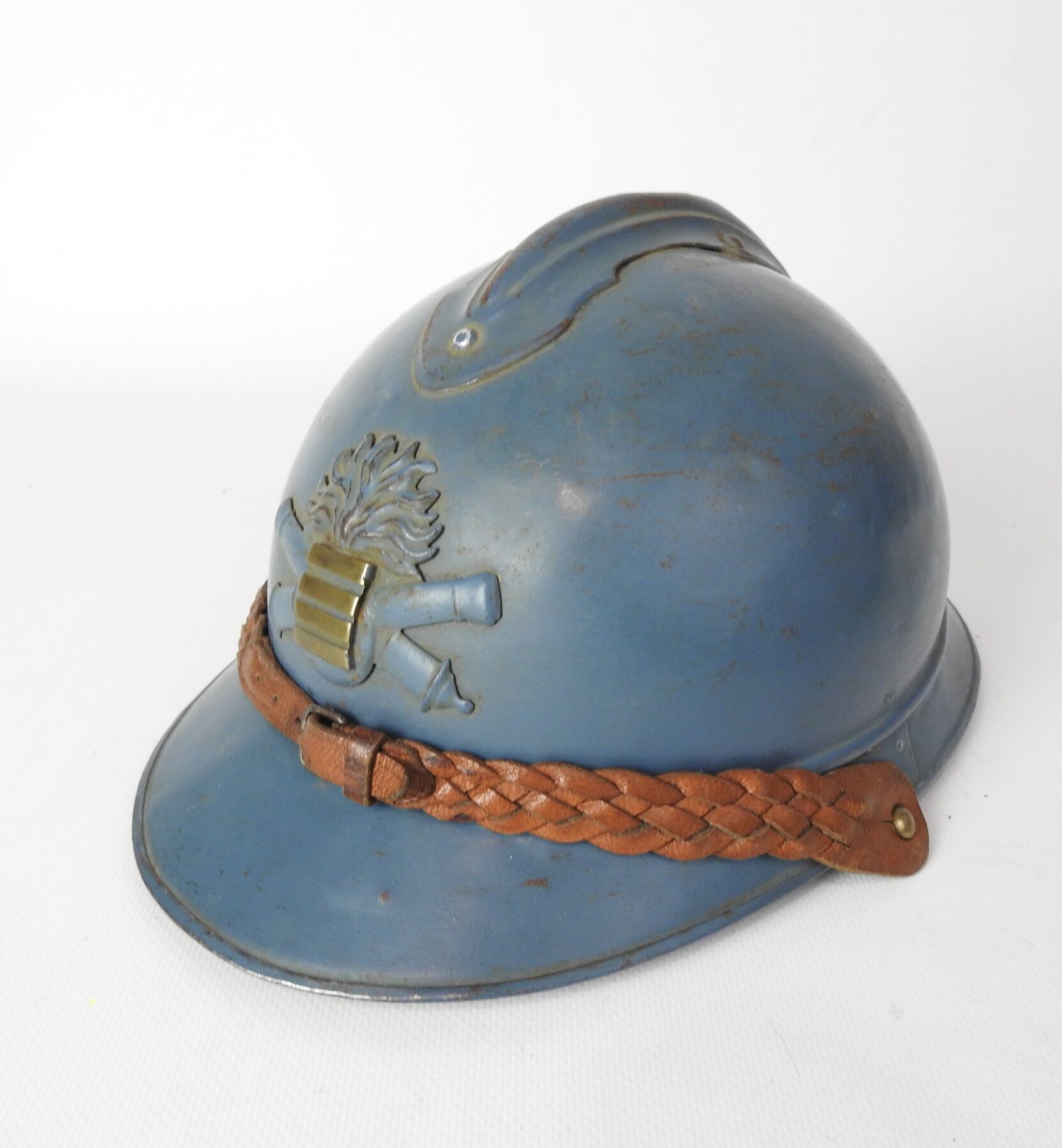 Null ARTILLERIA. Casco de acero Adrian modelo 1915 pintado en azul horizonte bri&hellip;