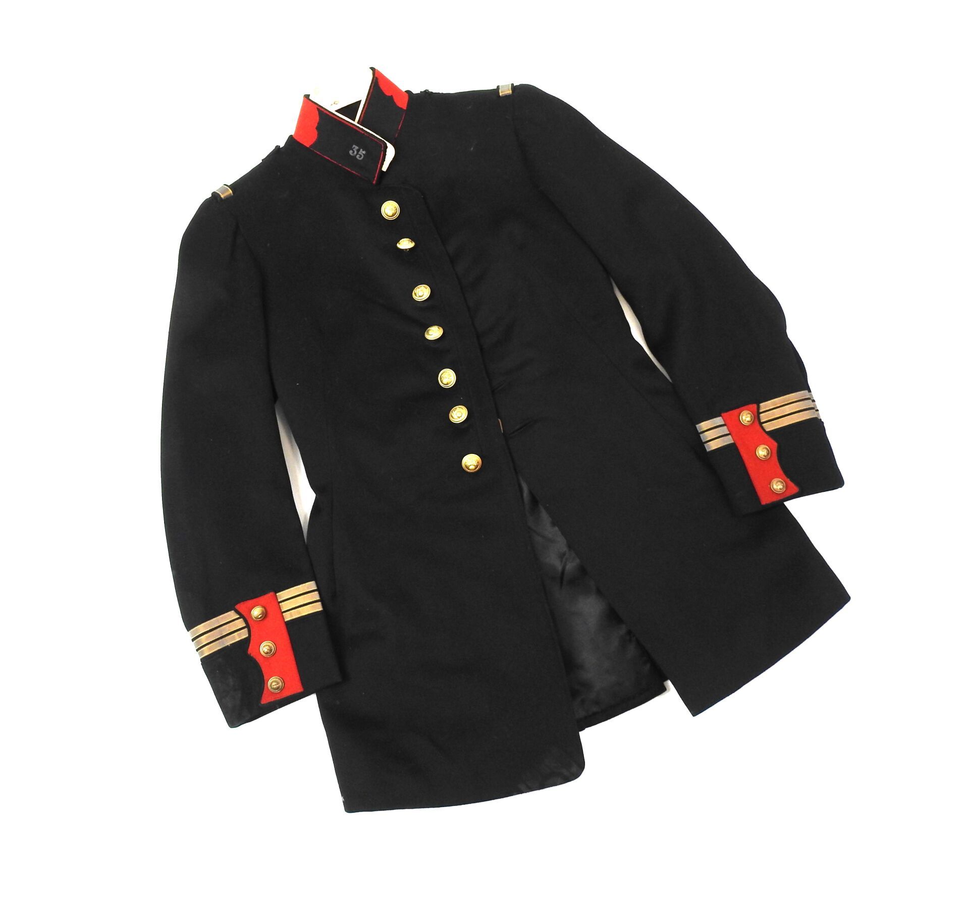 Null INFANTRY. Tunic model 1931 of captain of the 35th RI in fine black cloth, w&hellip;