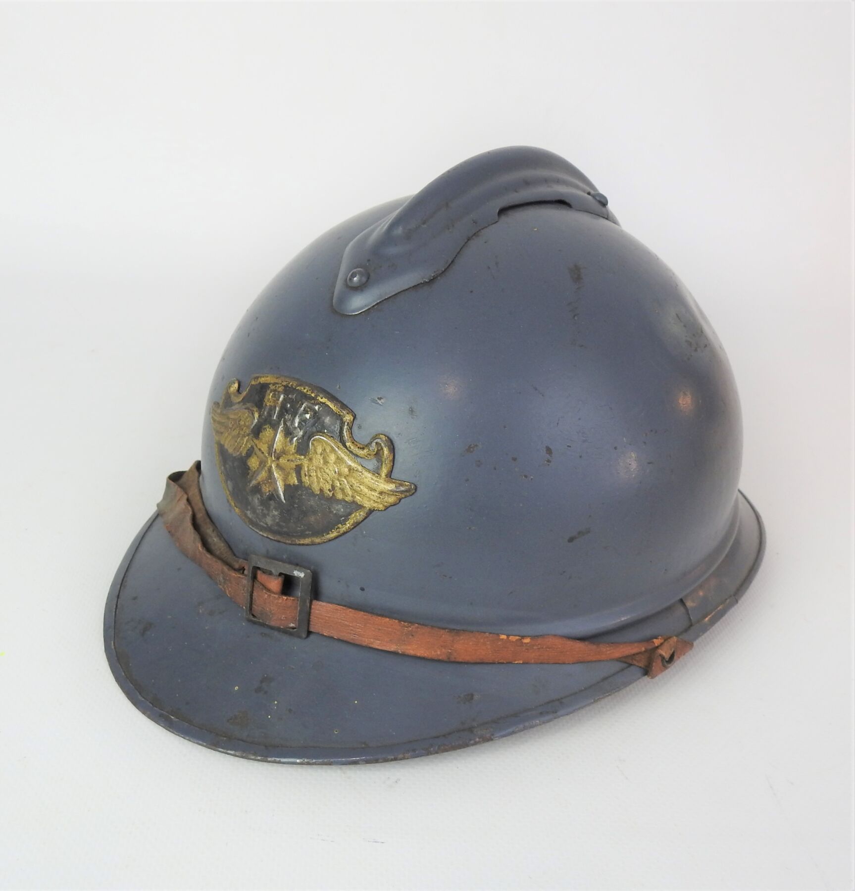 Null 航空器。阿德里安1915型钢制头盔，涂有工厂生产的明亮的地平线蓝色，1923型武器正面徽章重新涂有原来的金色，第一种类型的黑色皮革内帽，2个铝制调整片&hellip;