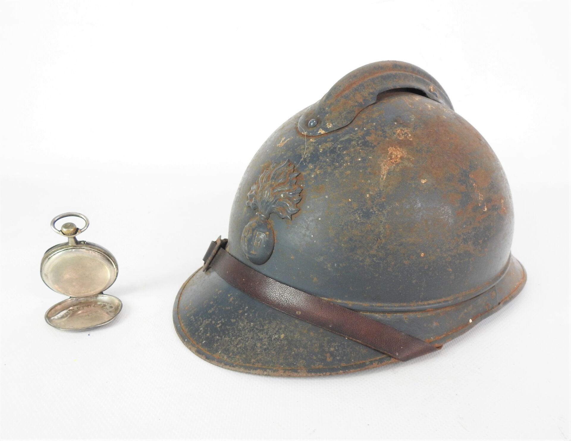 Null 步兵。1915年款阿德里安头盔，钢制，涂有地平线蓝色，武器的正面徽章，第一种类型的黑色皮革内帽，4个铝制调整片，原装铆接的下巴，颈部刻有 "GABAR&hellip;