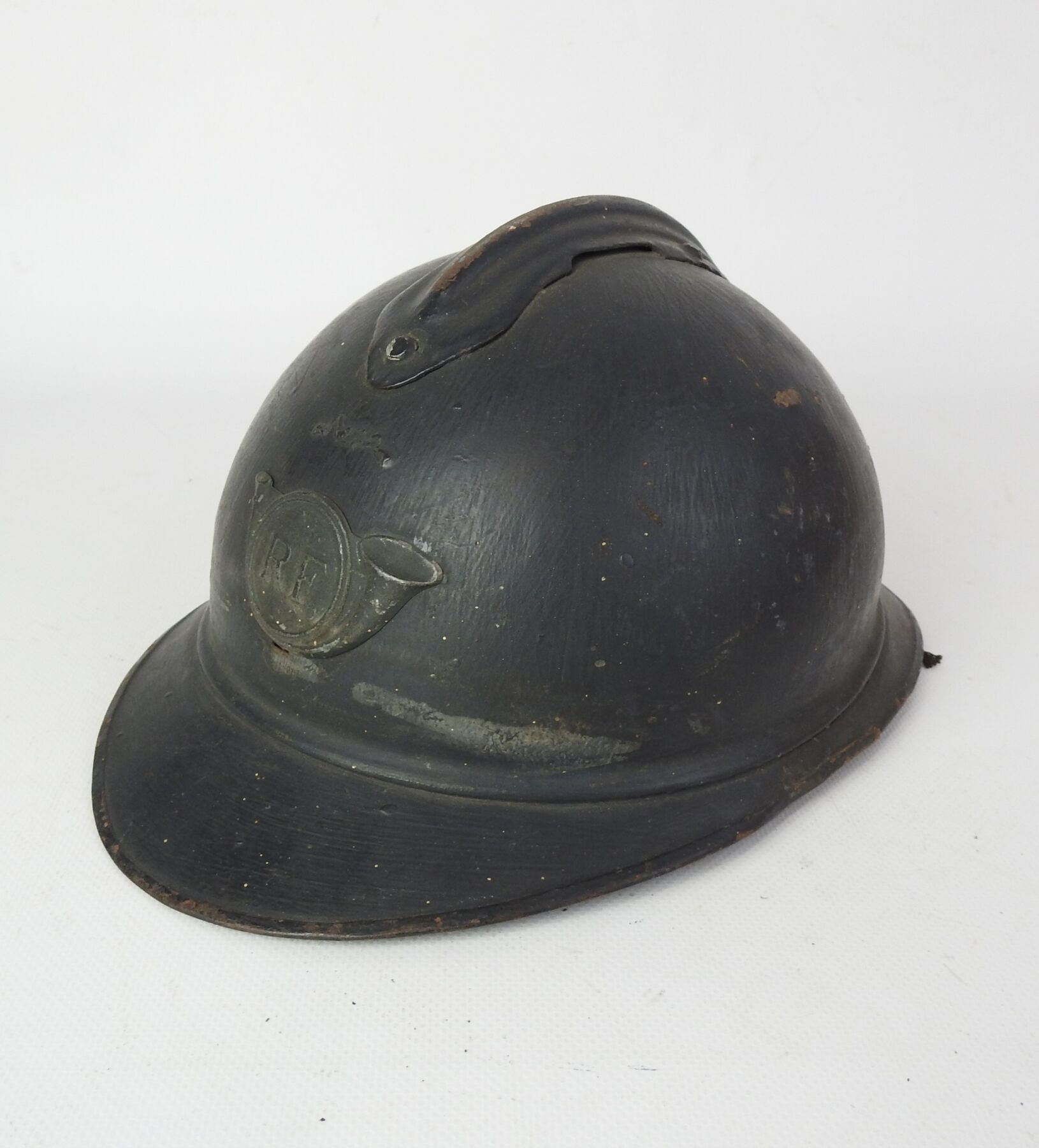 Null 狩猎者。阿德里安头盔1915型，钢制，涂有地平线蓝色，重新涂有深色哑光，带有武器的正面徽章，内部有黑色和黄褐色皮革的第2种帽子，4个铝制的调节高脚杯，&hellip;