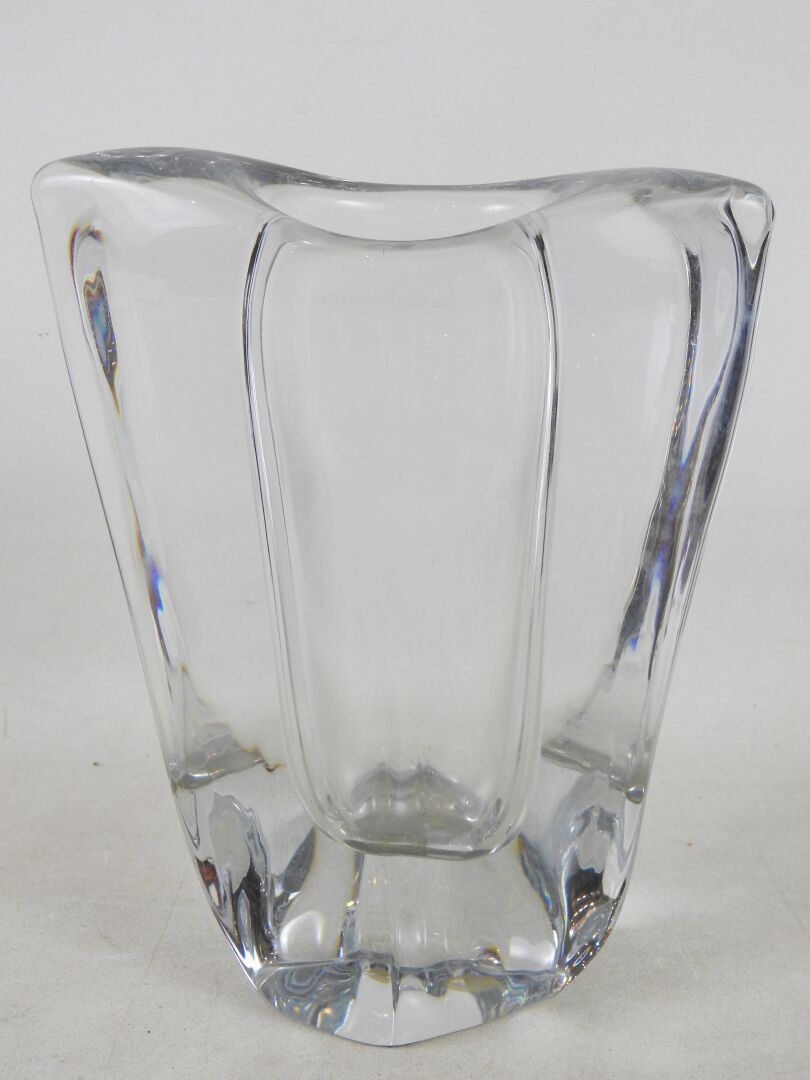 Null DAUM France
Vase de forme libre en cristal.
Marque au pied.
H. : 23 cm
Usur&hellip;