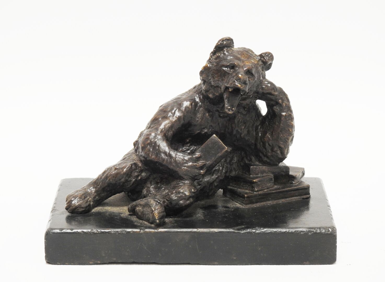 Null Christophe FRATIN (1801-1864)
L'ours bibliophile.
Épreuve en bronze à patin&hellip;