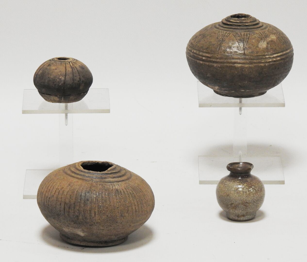 Null CAMBODGE - Période khmère, XIIe/XIIIe siècle
Ensemble de trois petits pots &hellip;