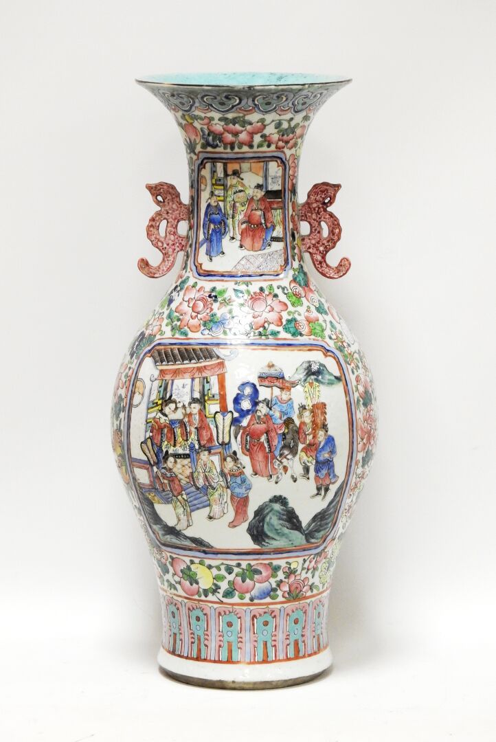 Null CANTON
Grand vase de forme balustre à deux anses détachées en porcelaine de&hellip;