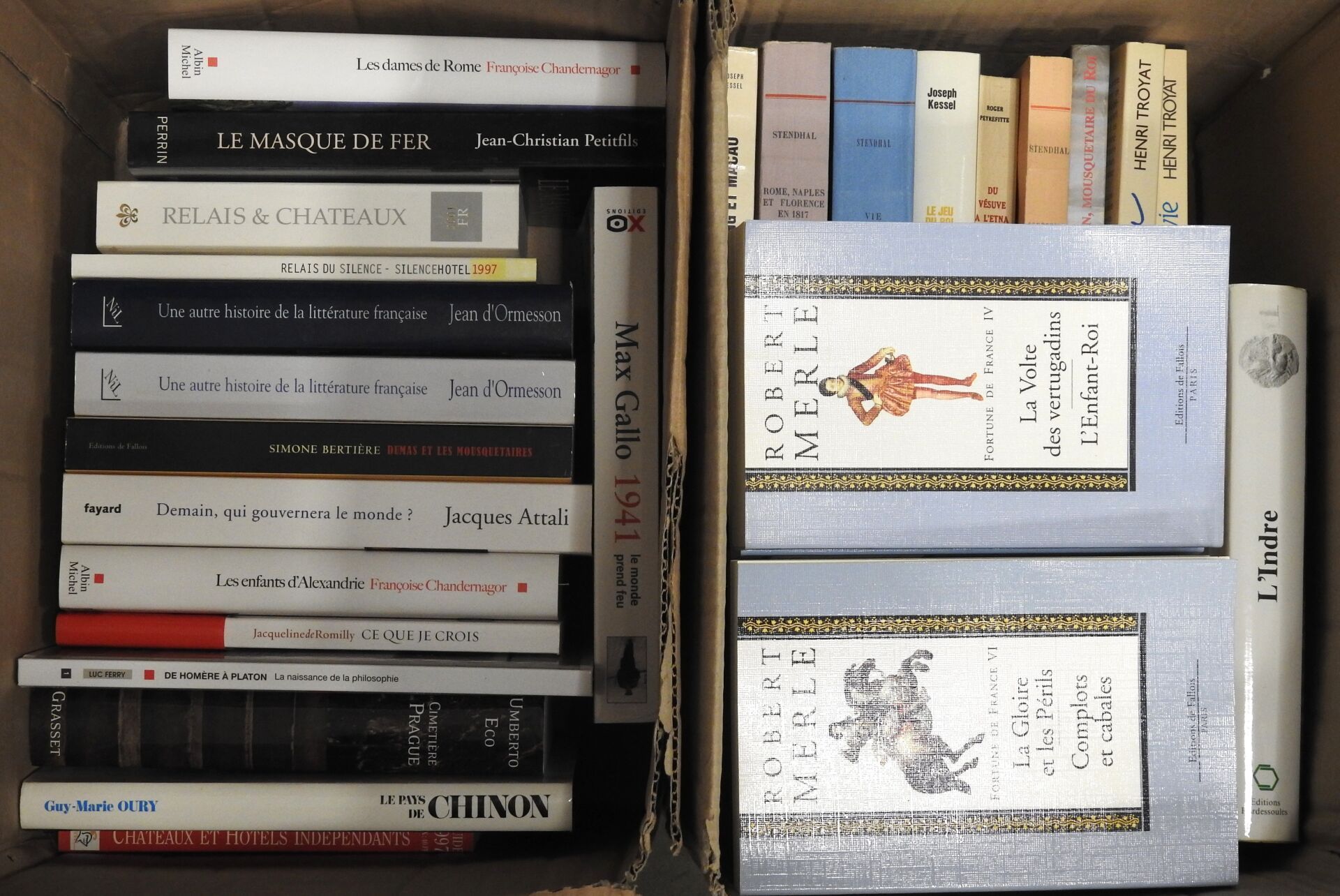 Null LITTERATURE ET DIVERS : Lot de livres dont Françoise Chandernagor, Robert M&hellip;