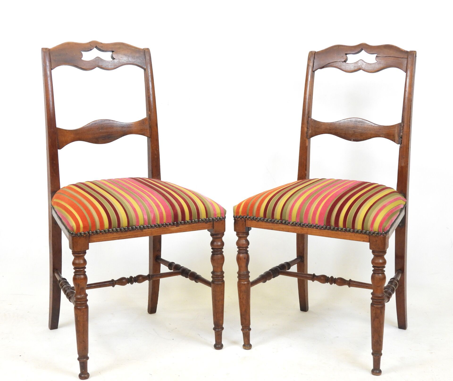 Null PAIR OF CHAIRS in carved wood, the seat covered with a striped fabric. 20th&hellip;