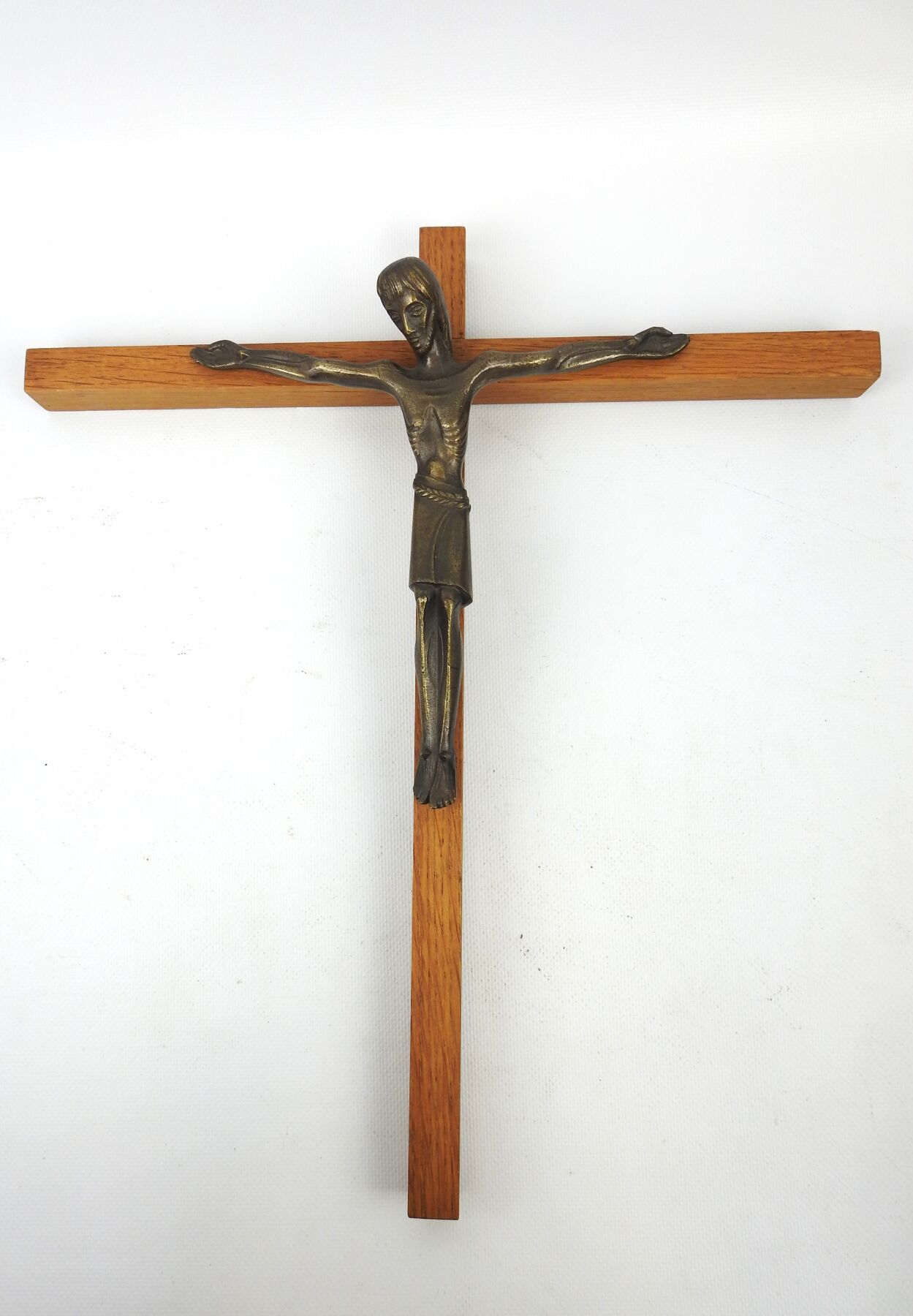 Null Paul DUDEFFANT (20th century): Christ on the cross. Brown patina bronze mou&hellip;