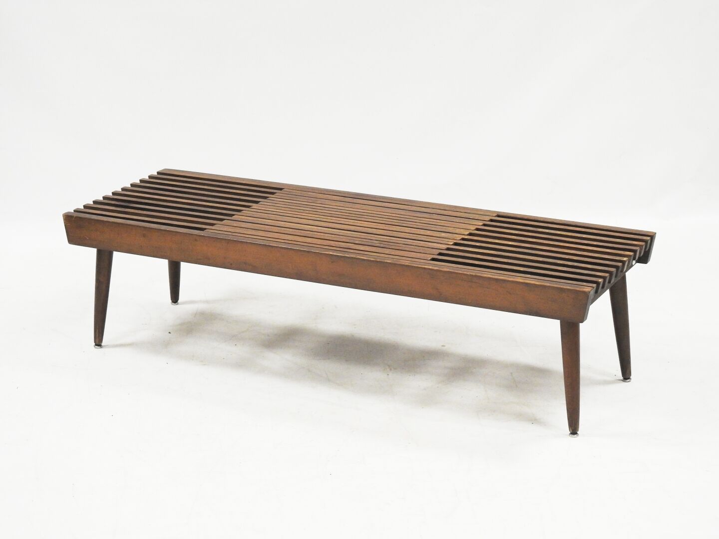 Null Travail des années 60
Banquette rectangulaire modulable en bois naturel à l&hellip;
