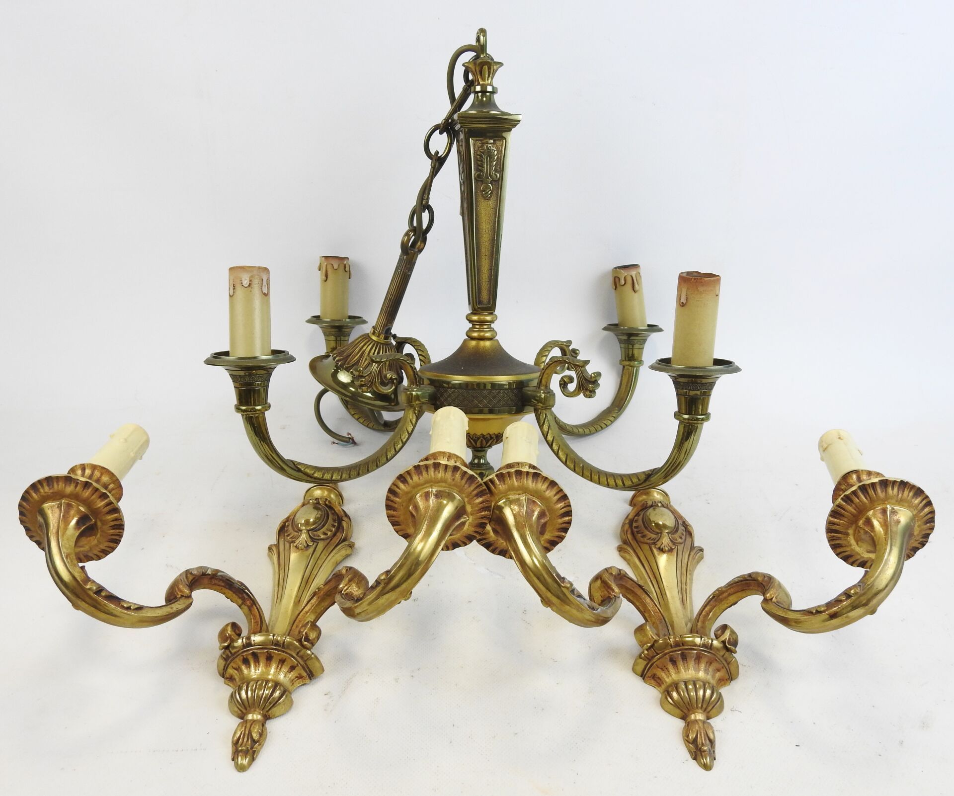 Null Bronze LUSTRE with 4 light arms. Electrified. Total height: 70 cm. A pair o&hellip;