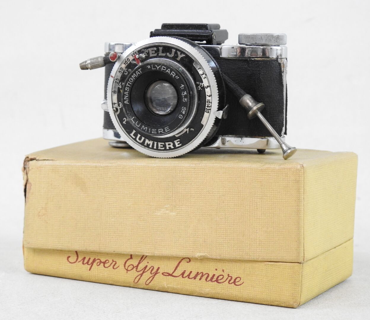 Null Lumière
Appareil miniature Eljy, Obj. Lypar 3,5 cm
Avec documents, accessoi&hellip;