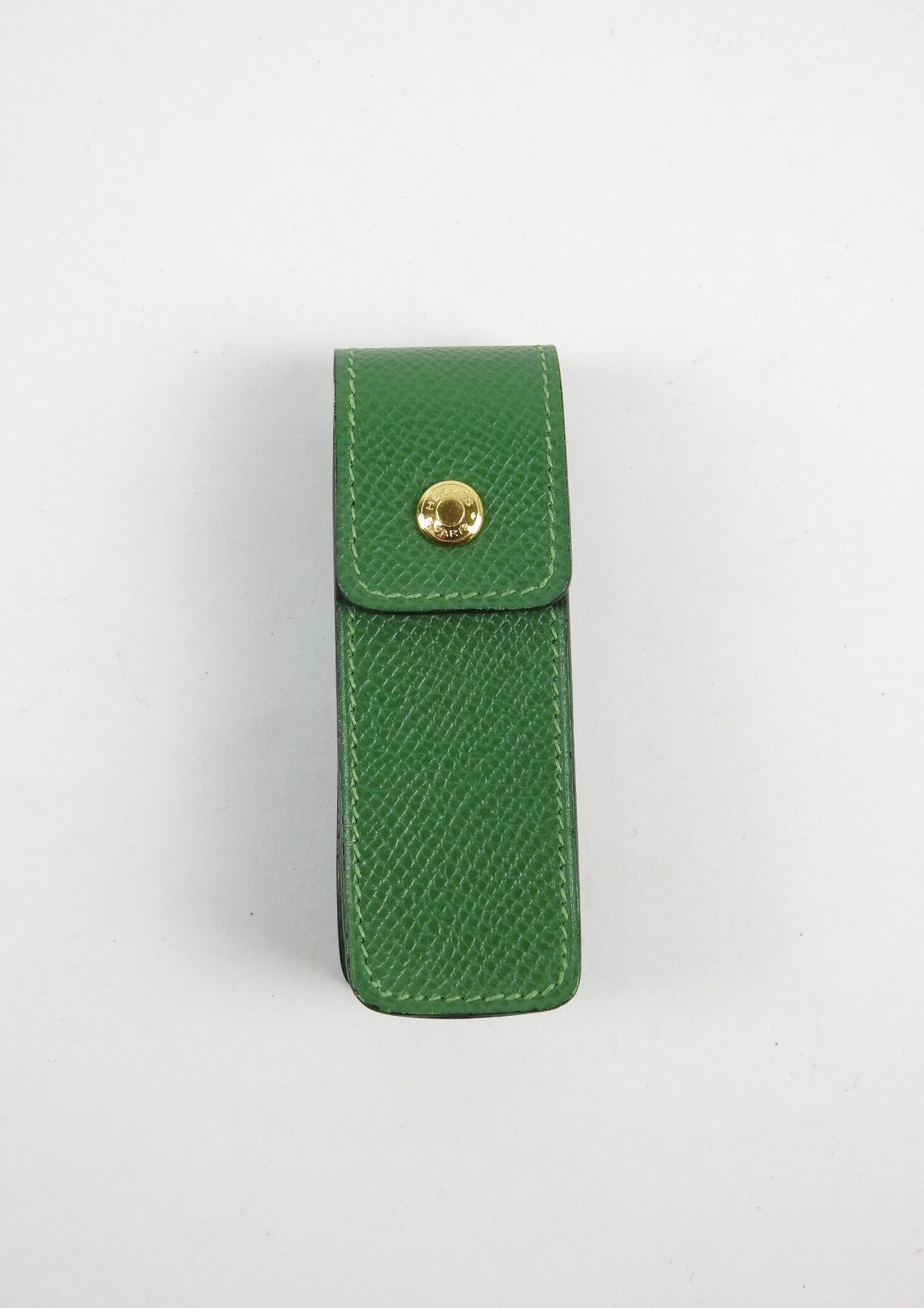 Null HERMES - Paris. Green leather chewing gum or lipstick case. 8.5 x 3 x 3 cm.&hellip;