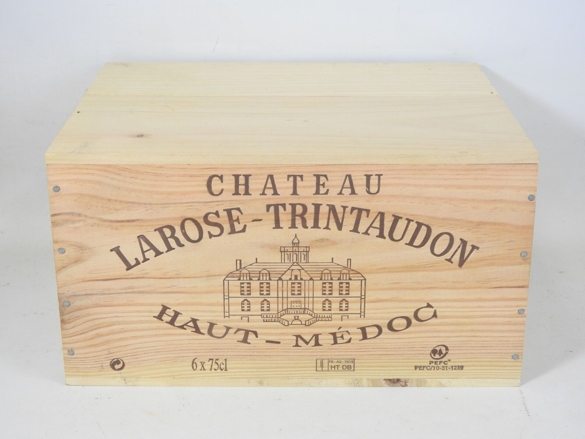 Null 6 bouteilles Chateau Larose-Trintaudon - Haut-Médoc. 2014. Caisse bois